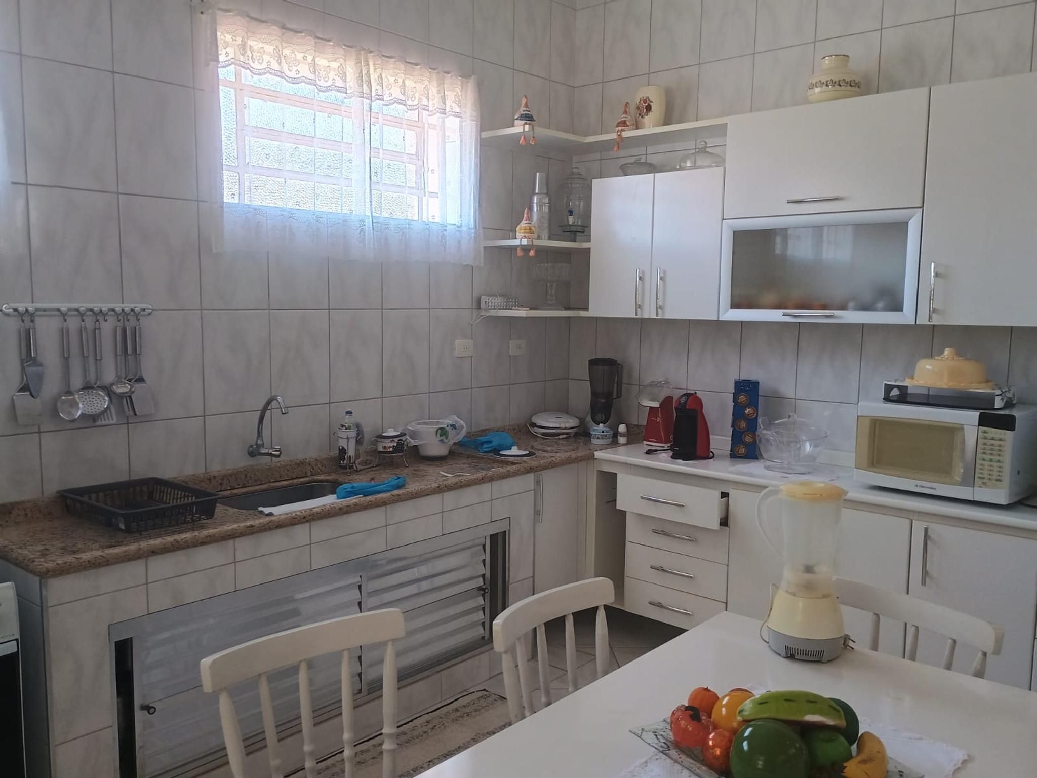 casa terrea com amplo terreno , no centro de Guararema, proximo a Igreja Matriz - Miniatura 8