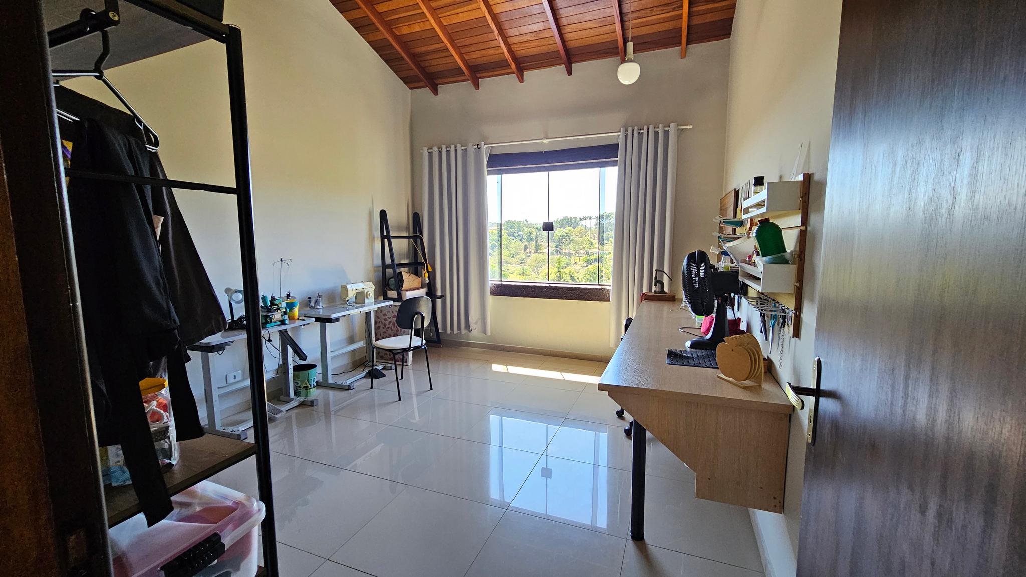 Casa Charmosa com Vista no Condomínio Alpes - Miniatura 6