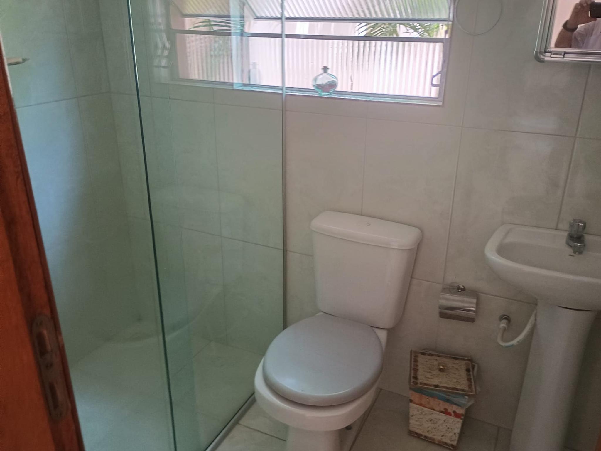 casa terrea com amplo terreno , no centro de Guararema, proximo a Igreja Matriz - Miniatura 14