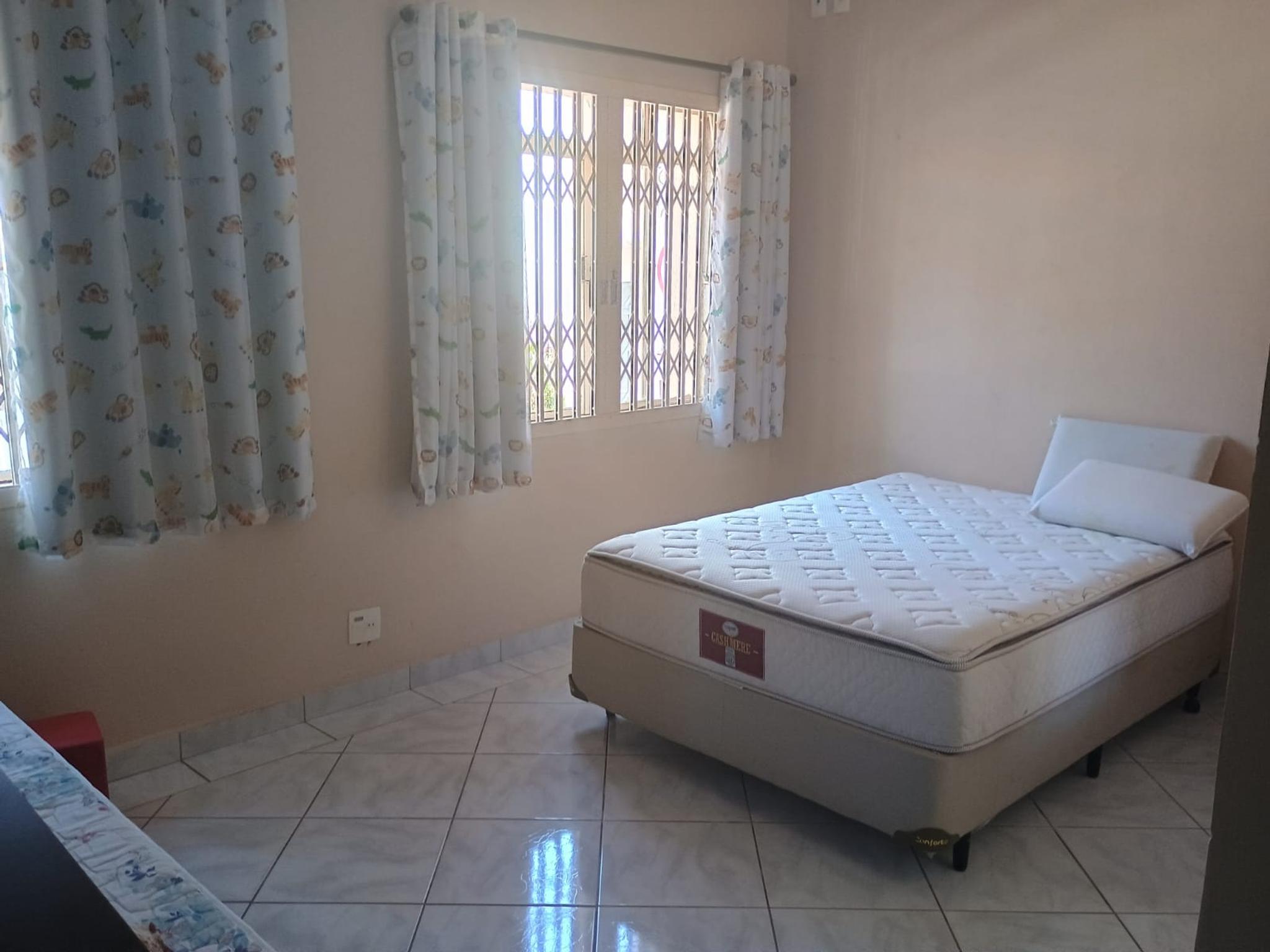 casa terrea com amplo terreno , no centro de Guararema, proximo a Igreja Matriz - Miniatura 16