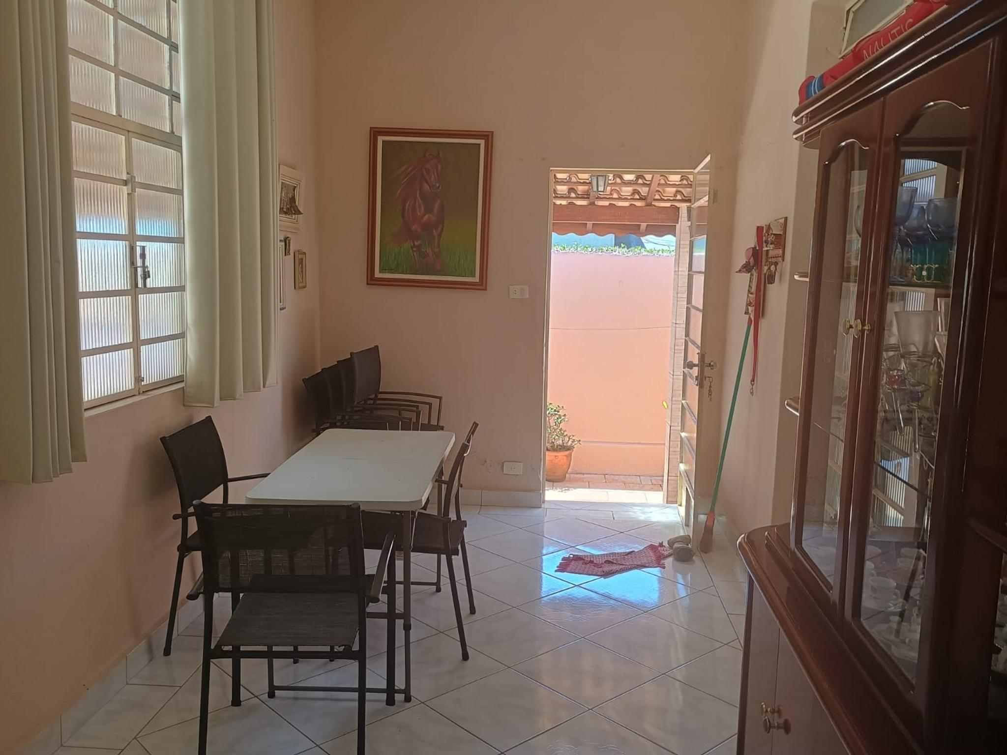 casa terrea com amplo terreno , no centro de Guararema, proximo a Igreja Matriz - Miniatura 9
