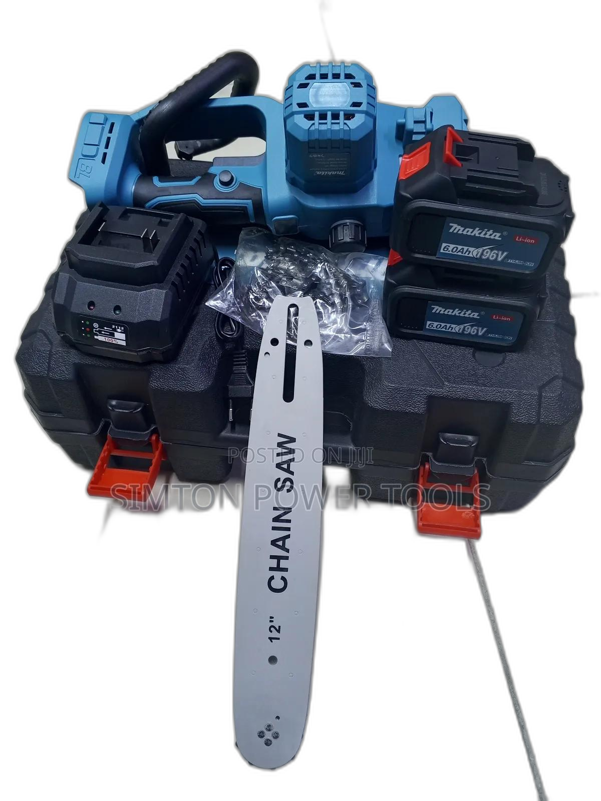 Rechargeable Makita 12" Chain Saw