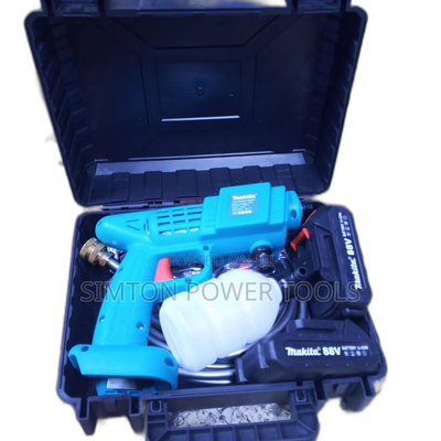 Cordless Makita Pressure Washer Machine