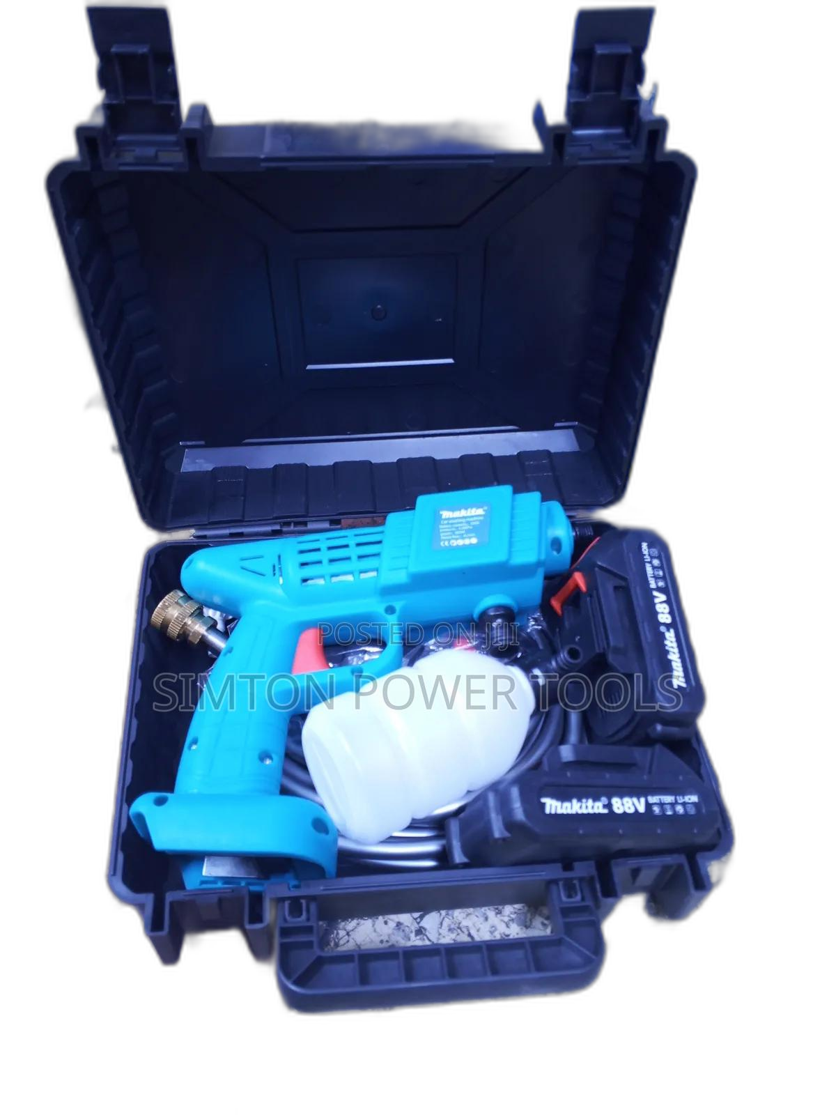 Cordless Makita Pressure Washer Machine