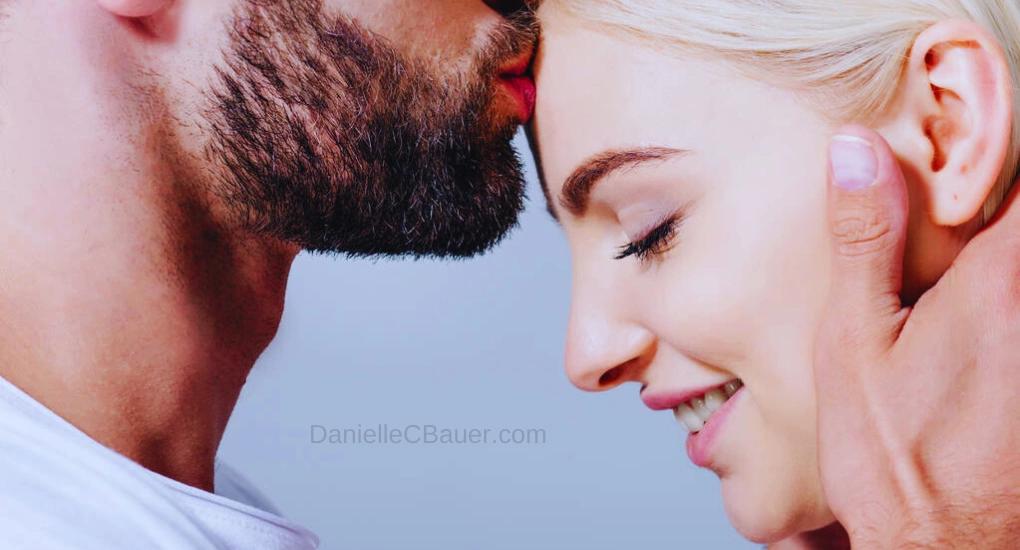 Beijo na Testa: O Que um Homem Realmente Quer Dizer