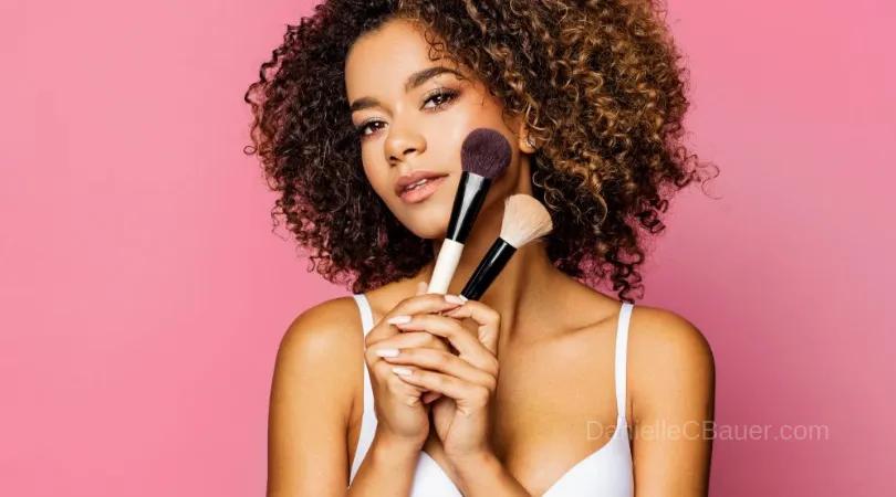 7 Coisas Que Toda Maquiadora Profissional Deve Ter em Seu Kit de Maquiagem