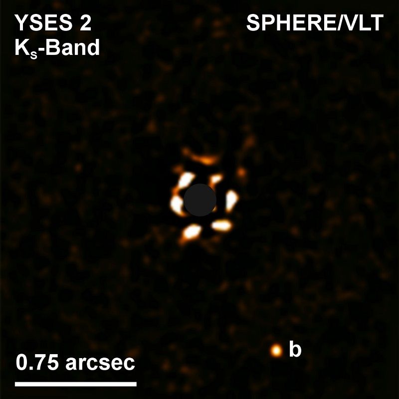 A direct image of the exoplanet YSES 2b (bottom right) and its star (centre). The star is blocked by a so-called coronagraph.