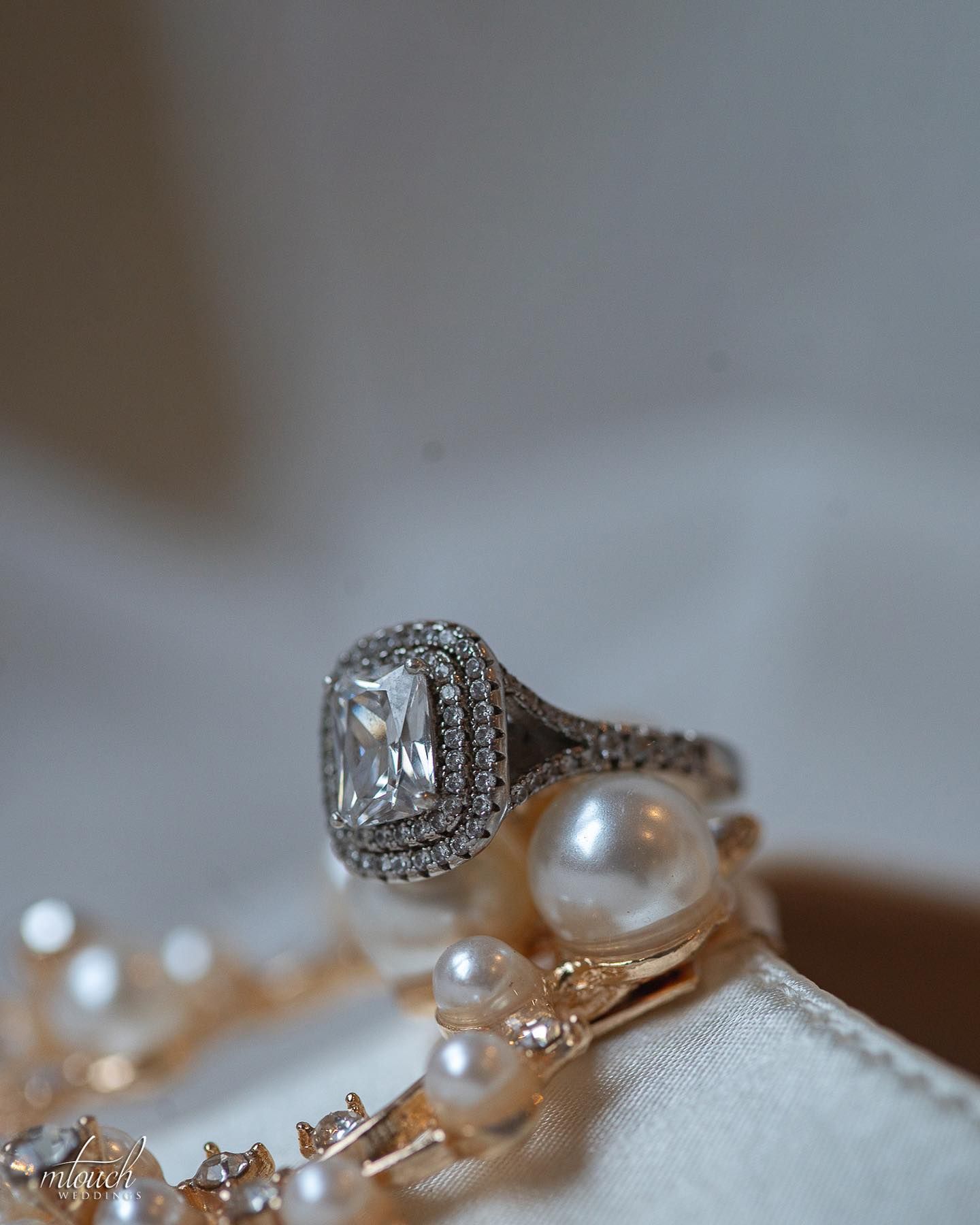 Editorial Weddings gallery image 30