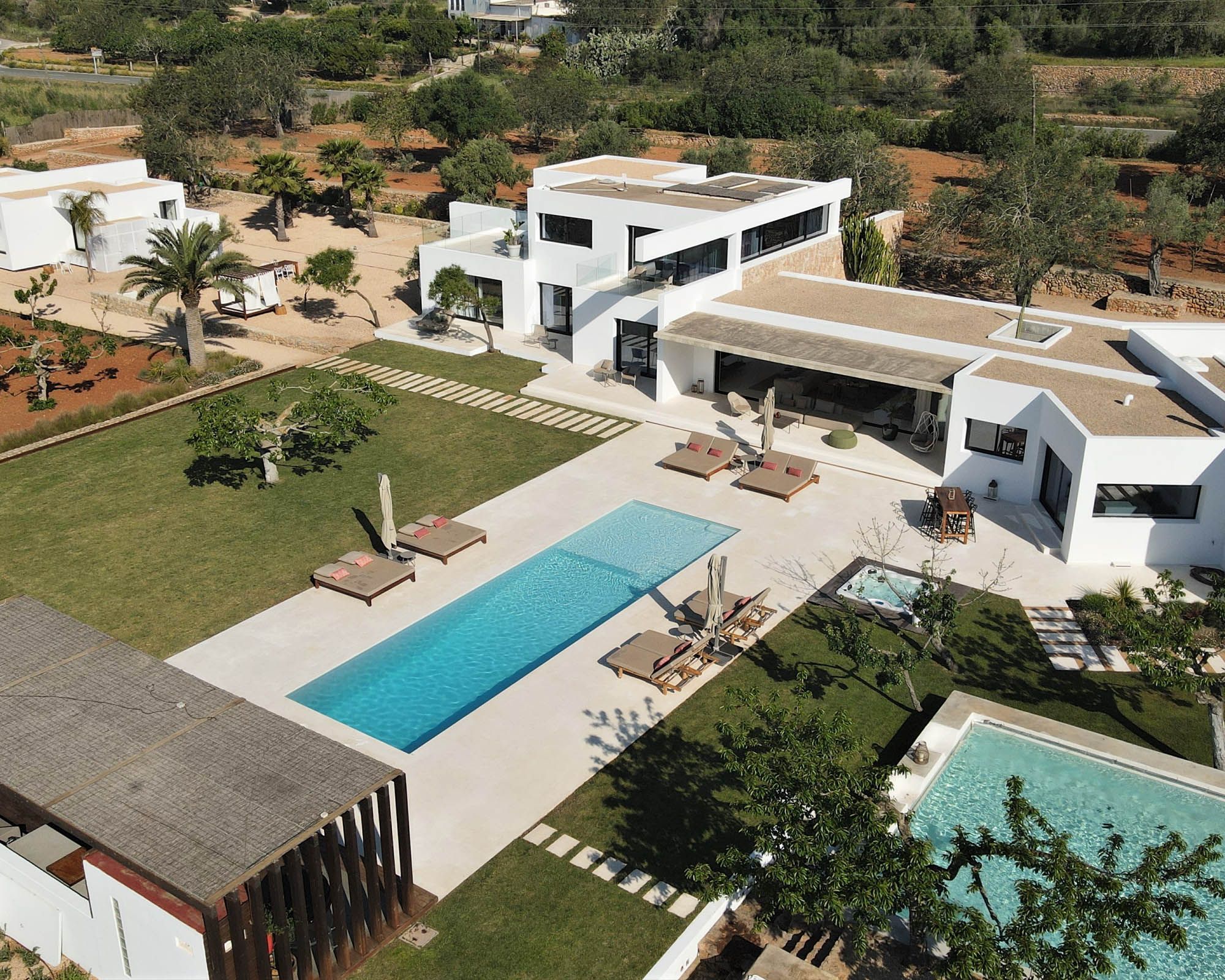 Private Countryside Estate — image 2