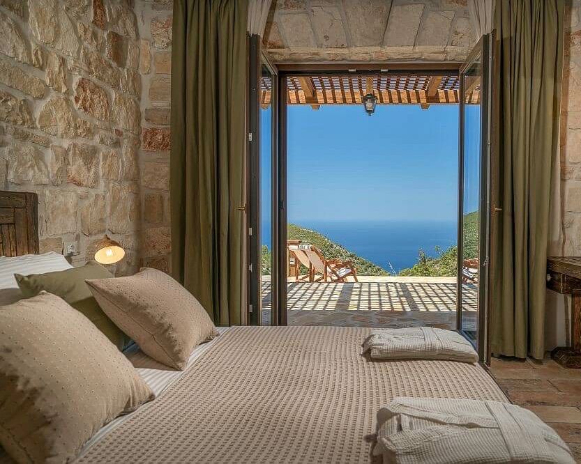 Luxury Clifftop Villa — image 3