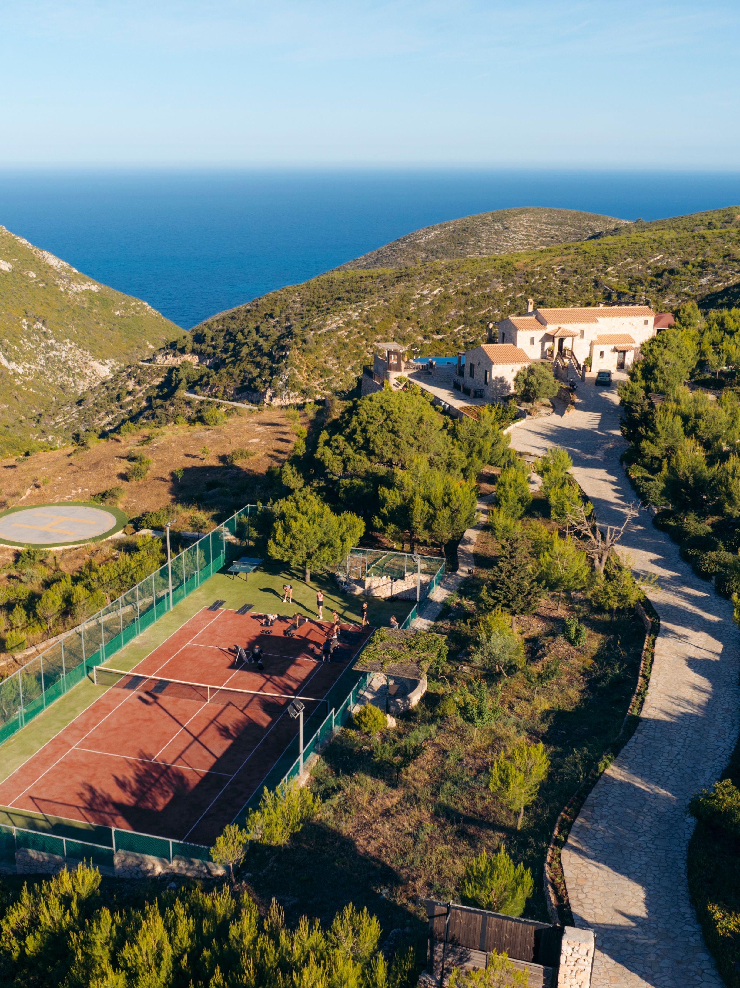 Luxury Clifftop Villa — image 2