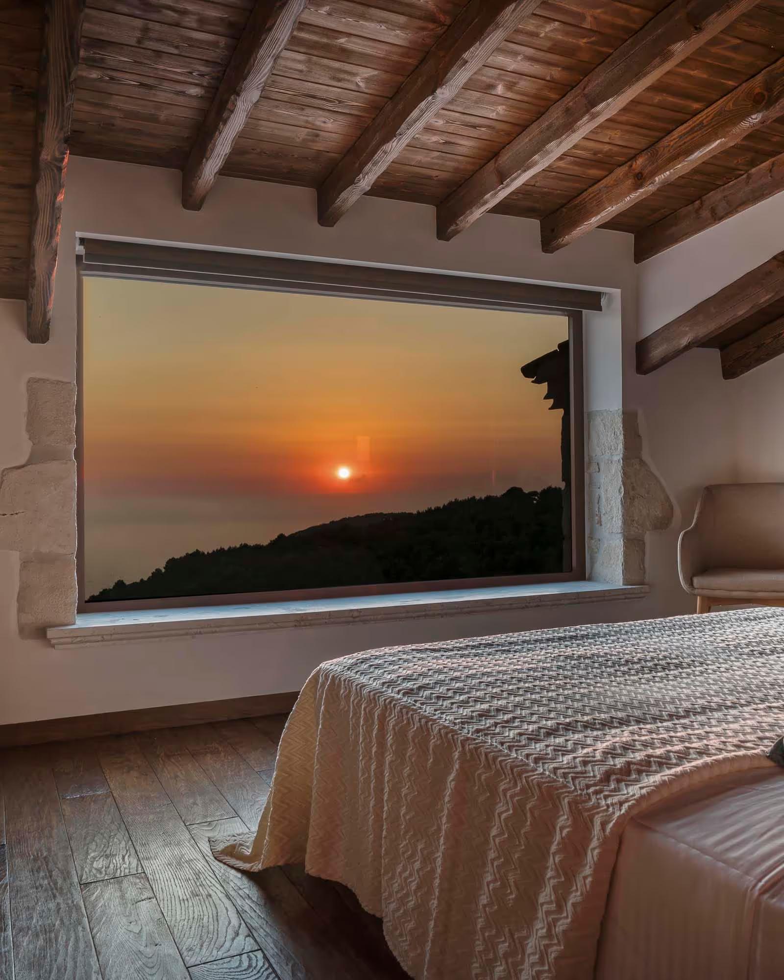 Luxury Clifftop Villa — image 10