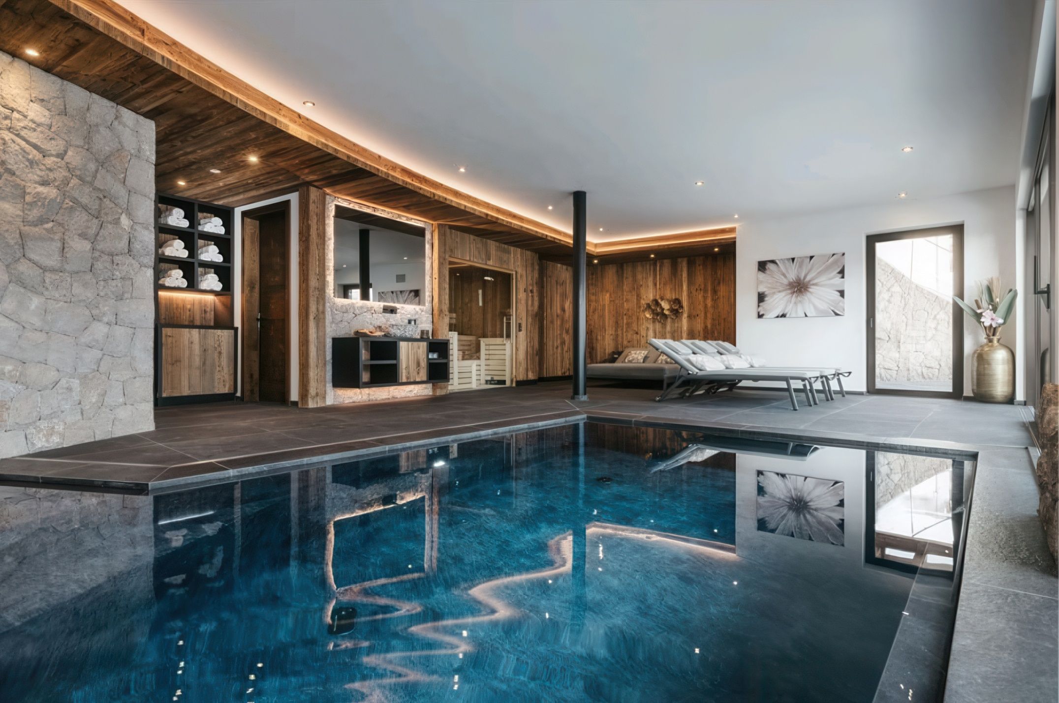 Luxury Mountain Chalet — image 3