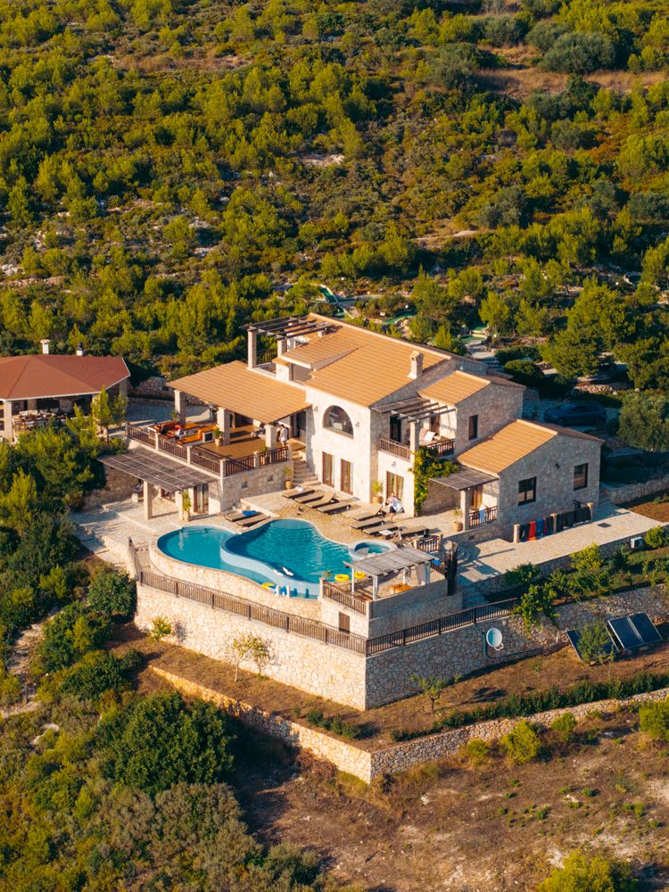 Luxury Clifftop Villa — image 8