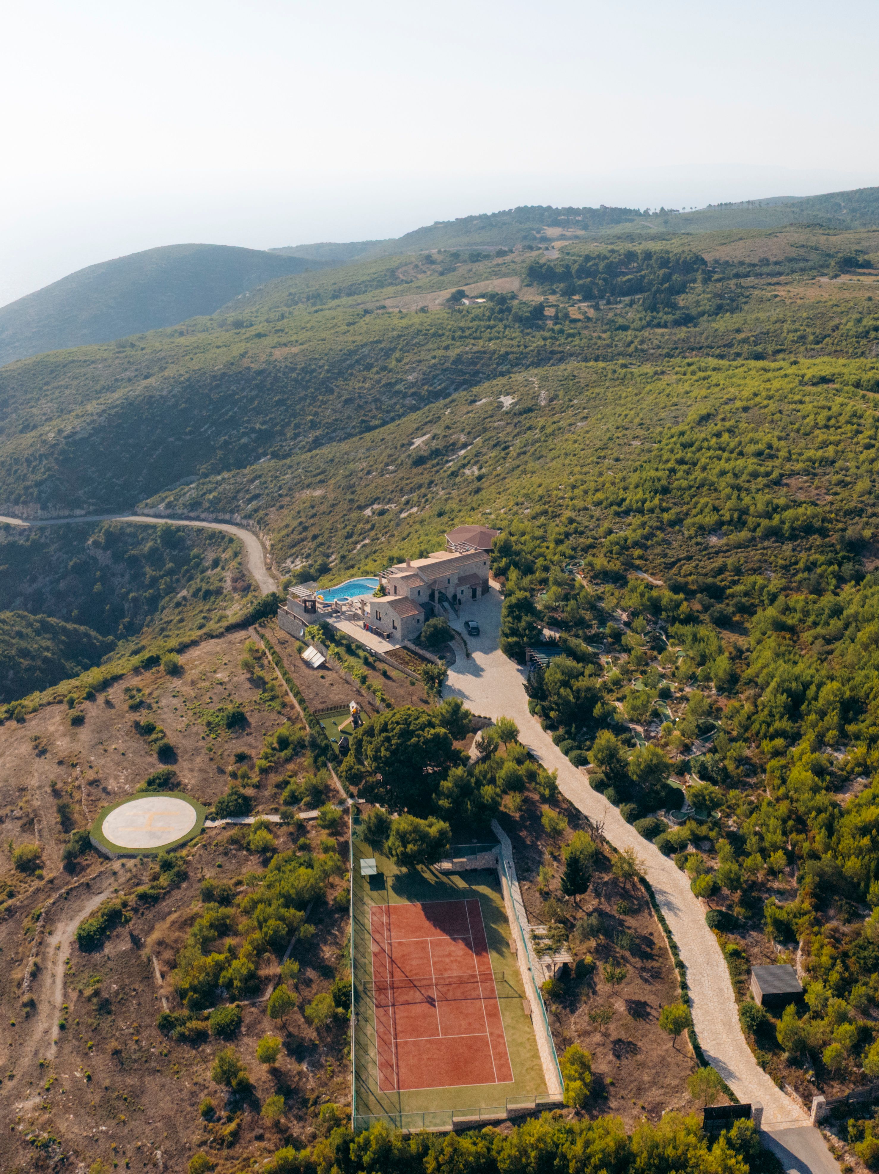 Luxury Clifftop Villa — image 4