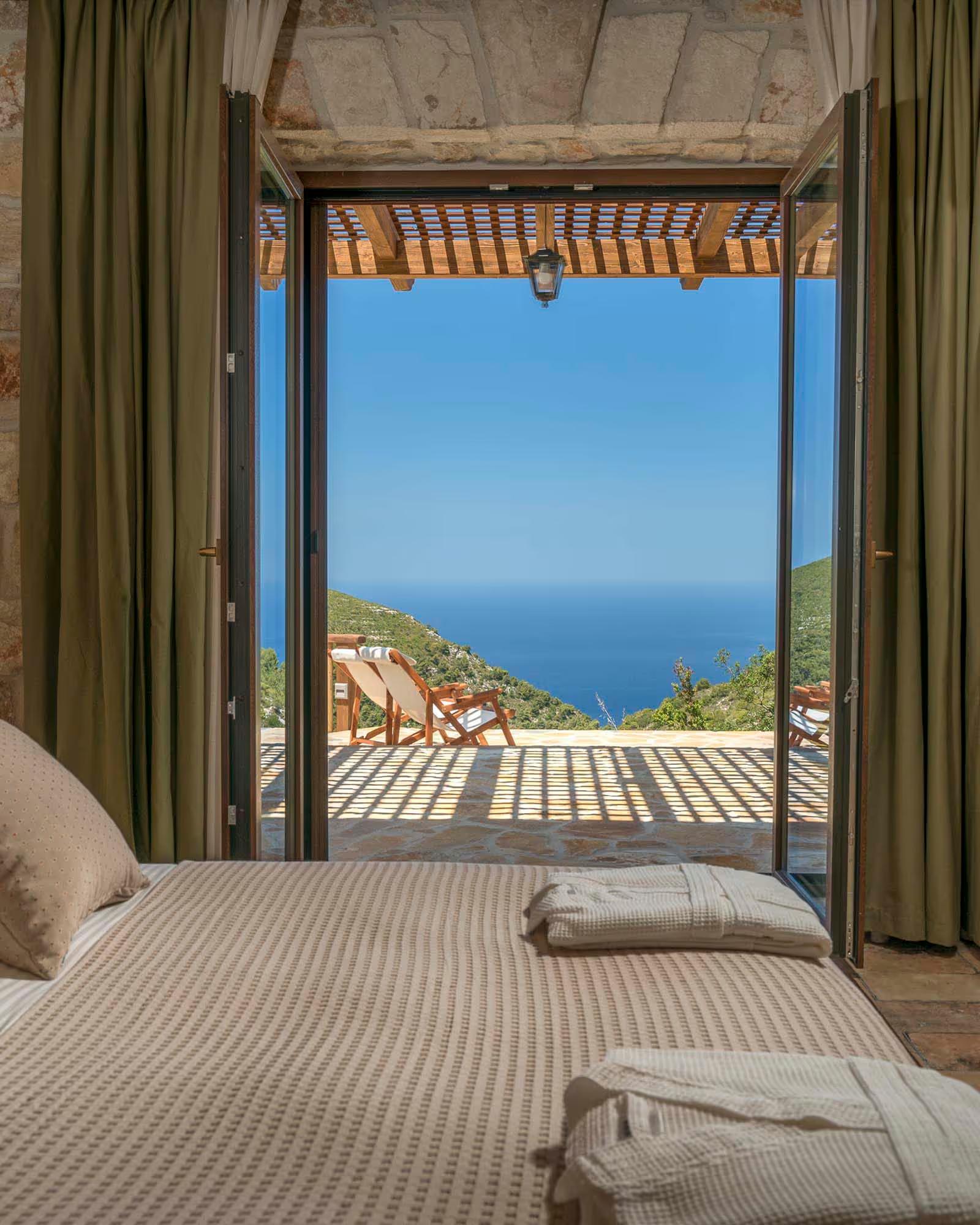 Luxury Clifftop Villa — image 5