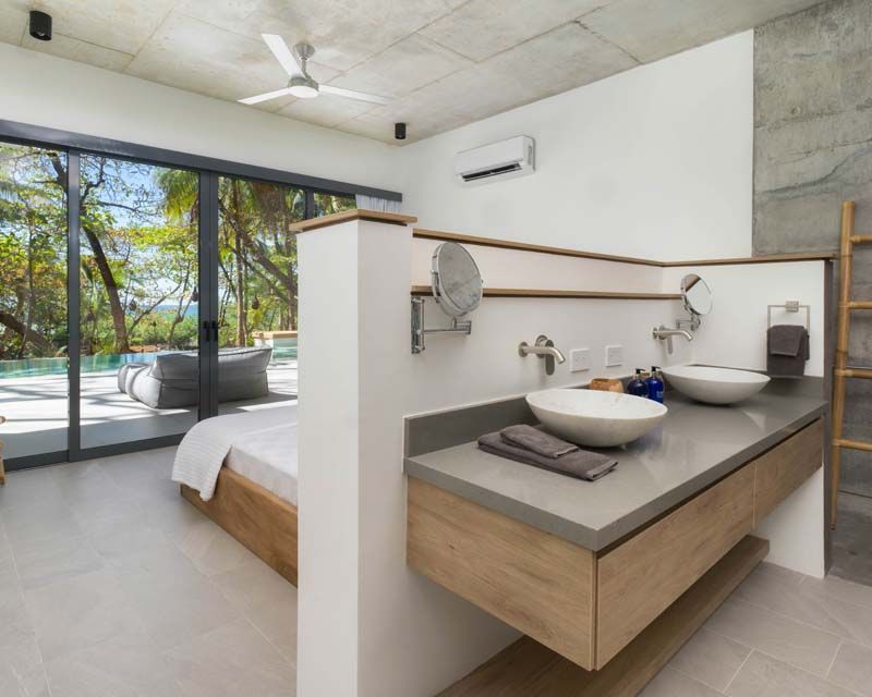 Beachfront Jungle Villa — image 19