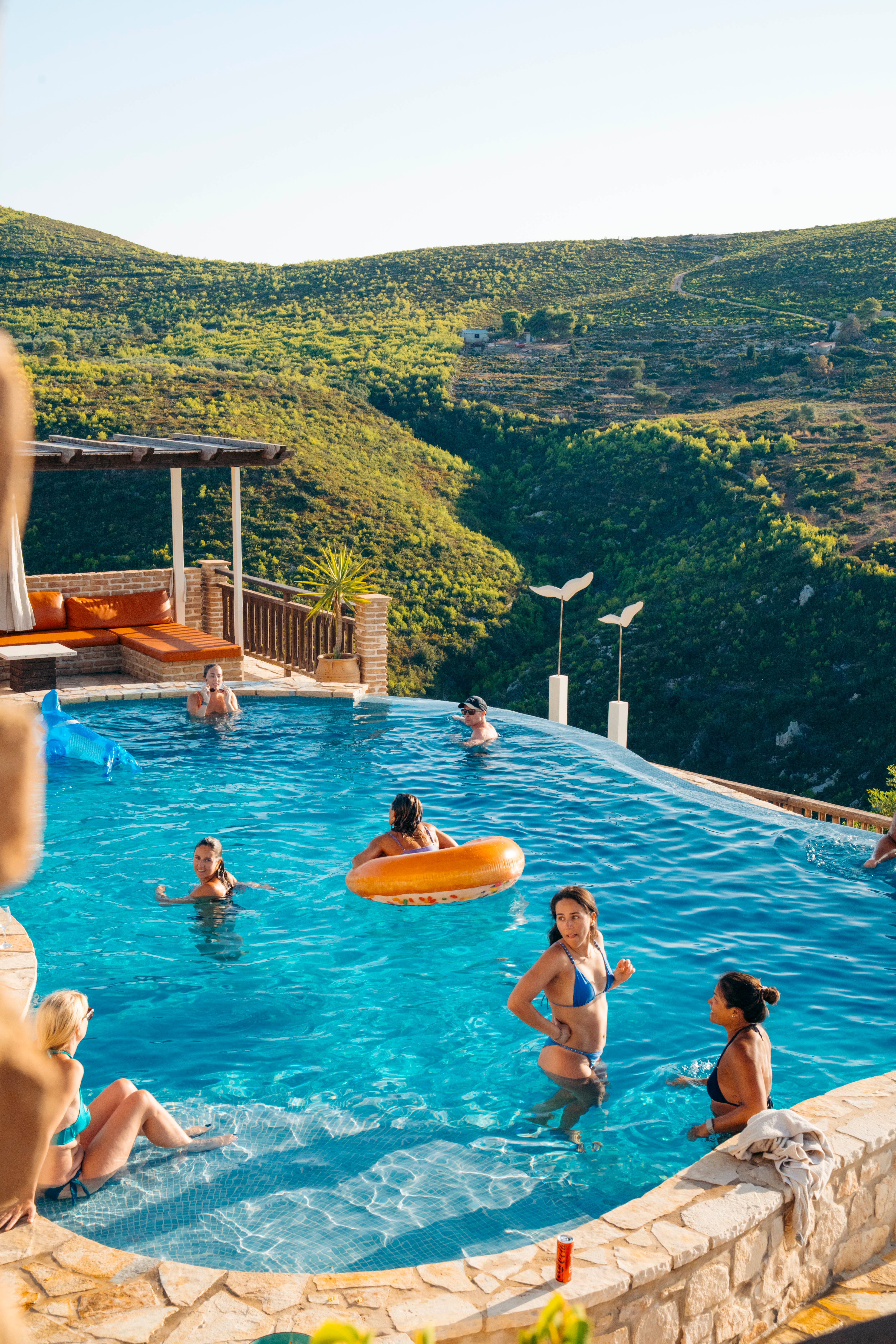 Luxury Clifftop Villa — image 1