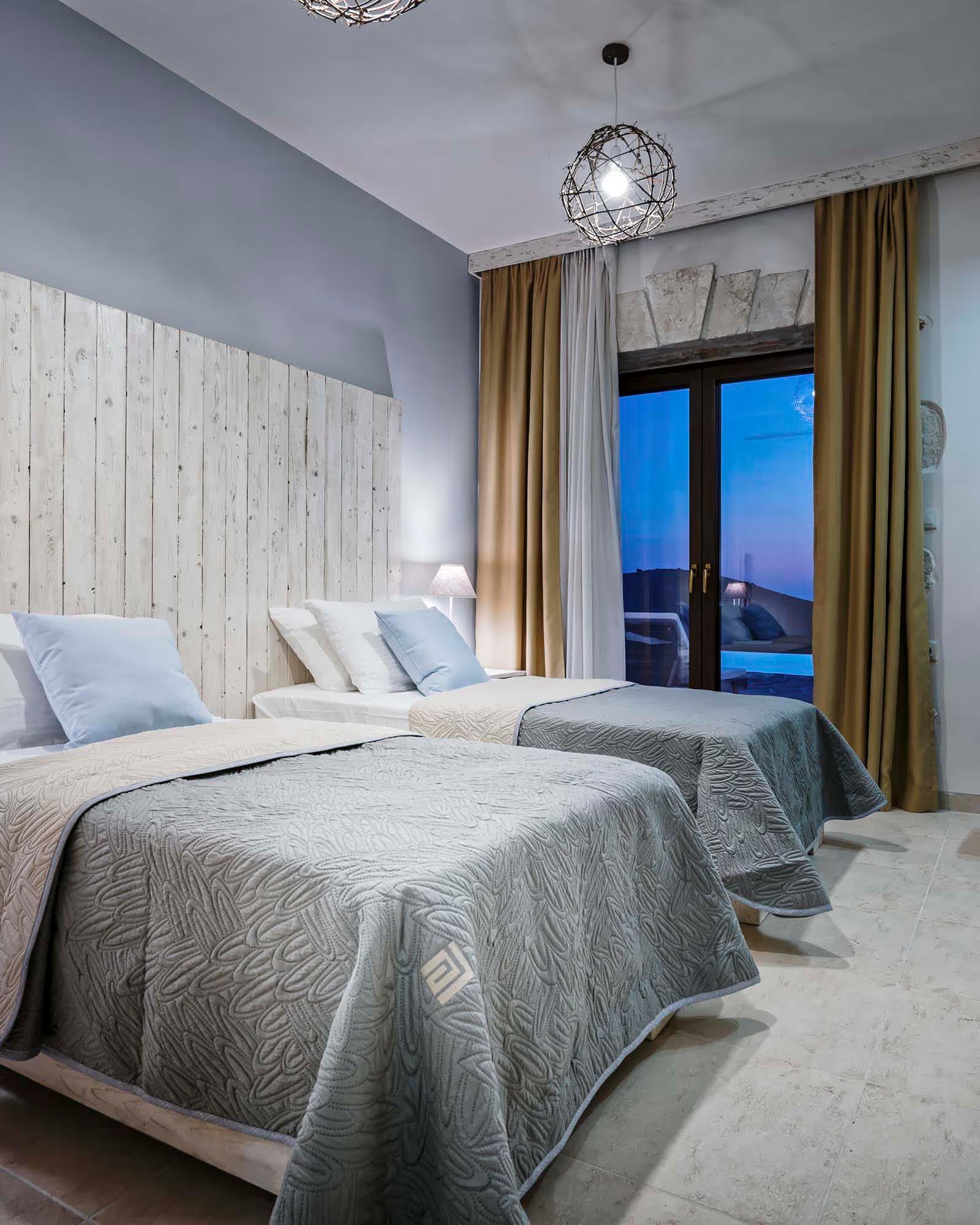 Luxury Clifftop Villa — image 9