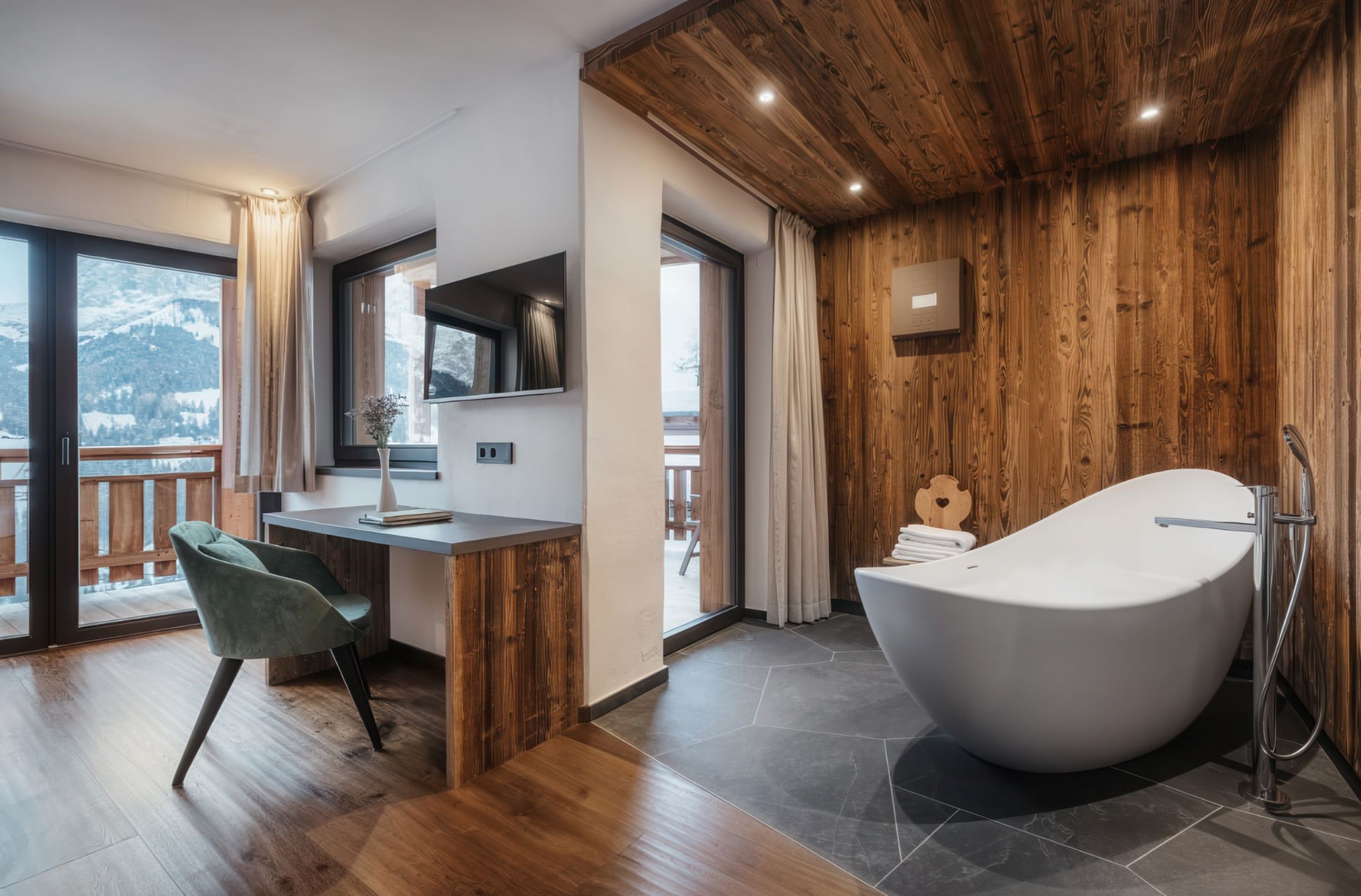 Luxury Mountain Chalet — image 5