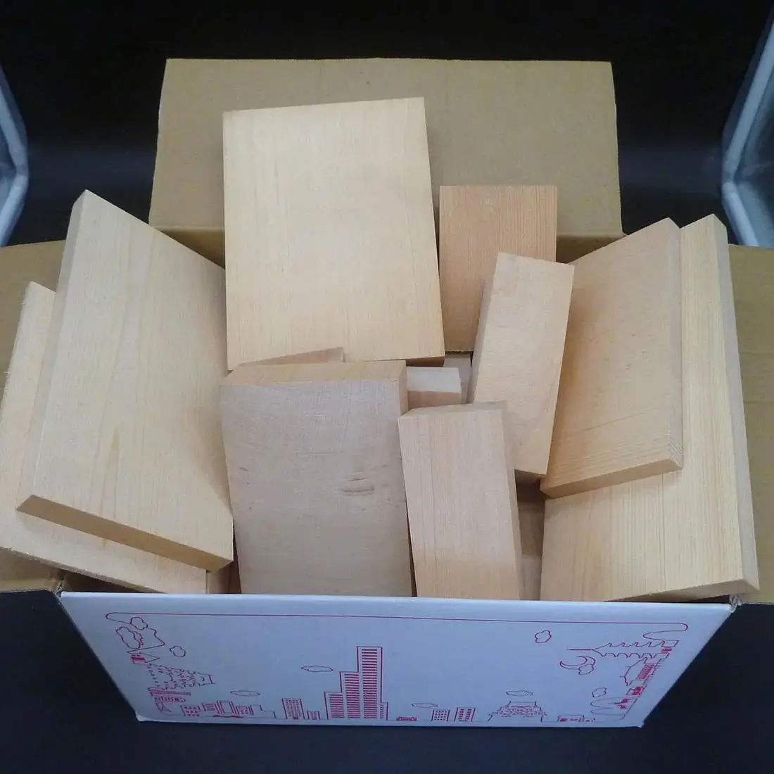 Carving Material Kiso Hinoki (Premium Japanese Cypress) End-Cut Pieces, Approx. 5kg