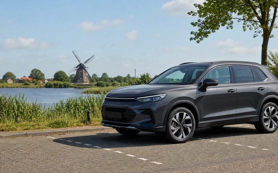 Moderne SUV op een rustige Nederlandse locatie, passend bij een blog over waarom je een SUV zou leasen