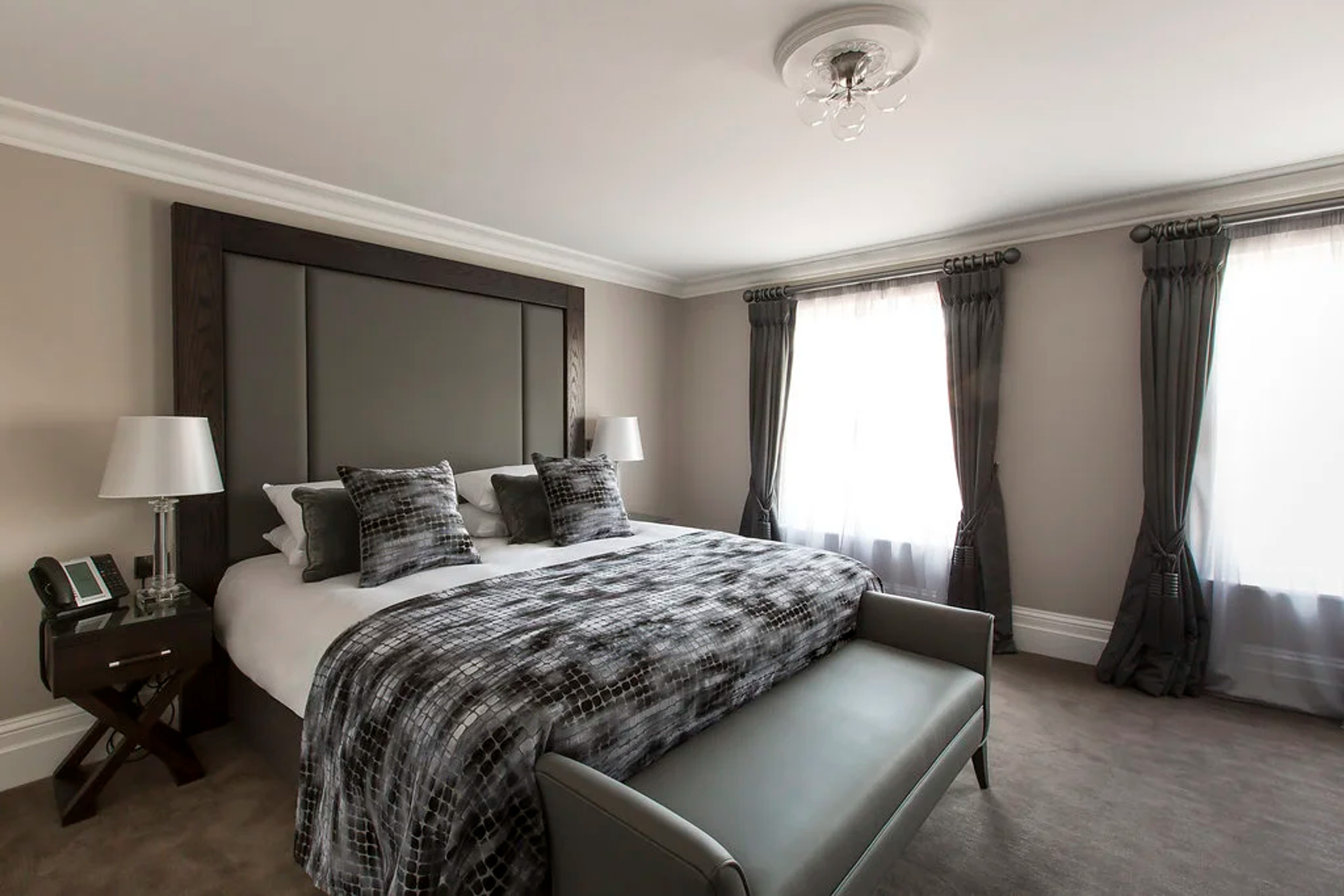 Junior Suite seating area with comfortable armchairs