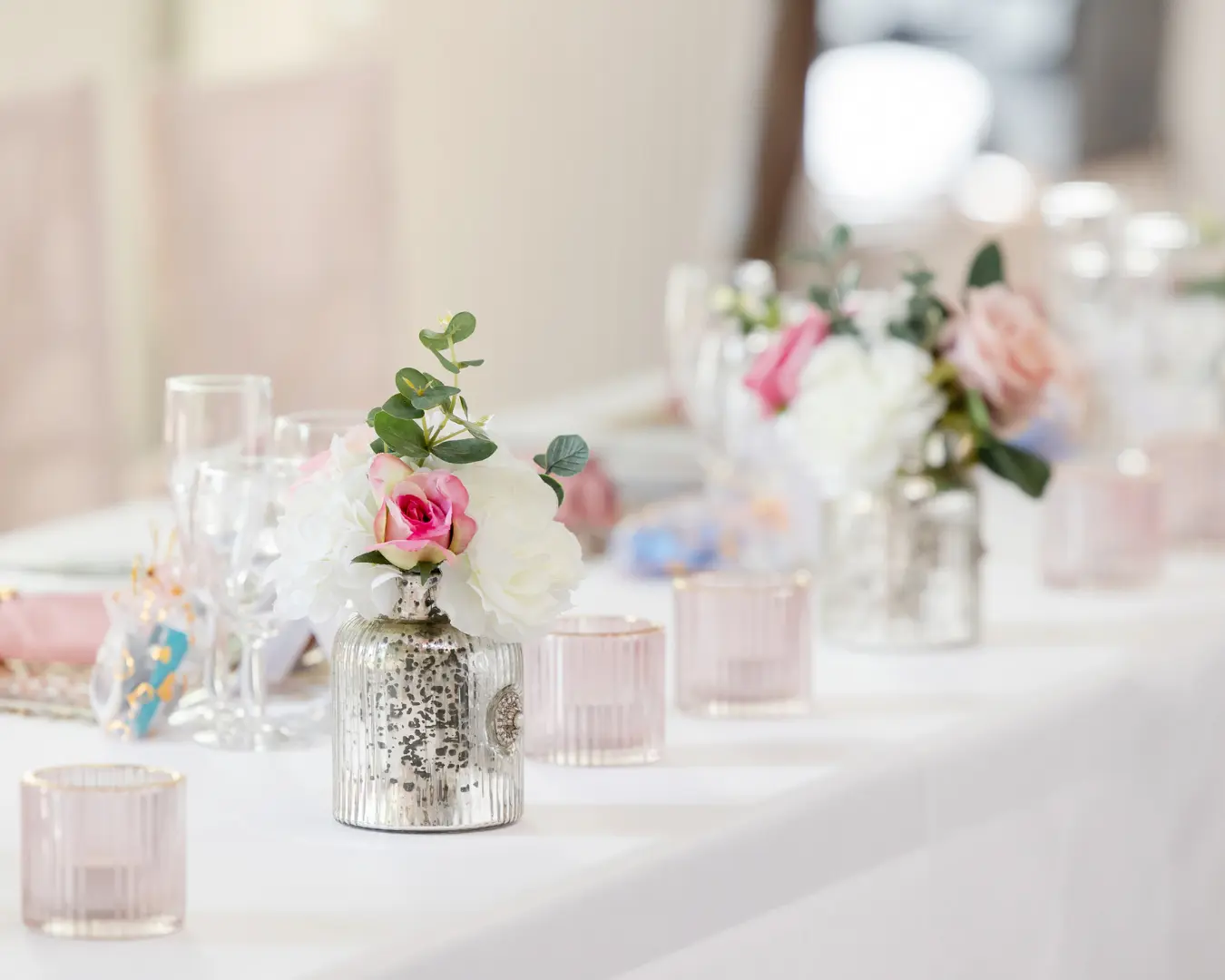 Floral wedding table details at Salomons Estate