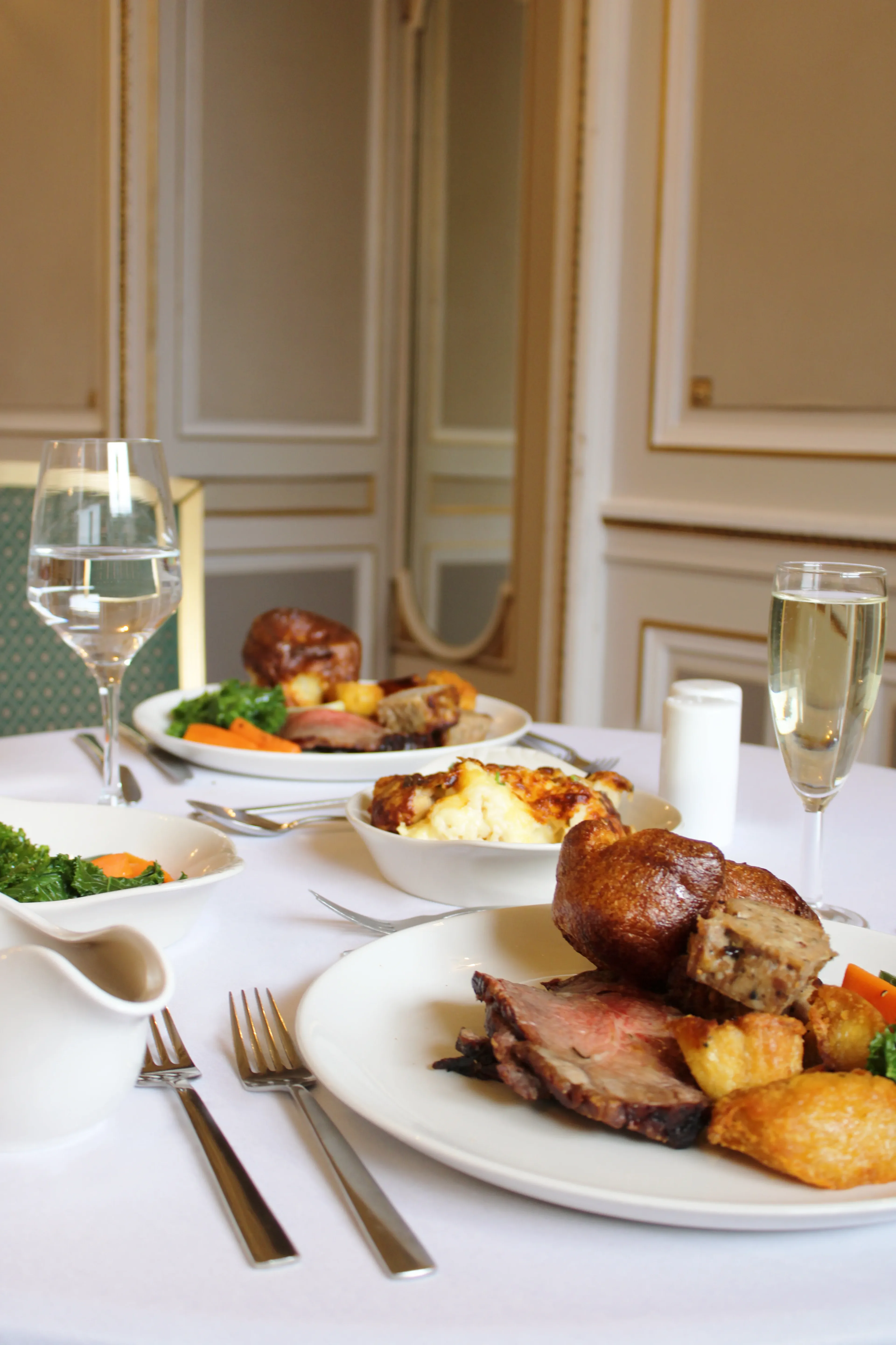 Sunday lunch for two with champagne in the elegant Gold Room at Salomons Estate