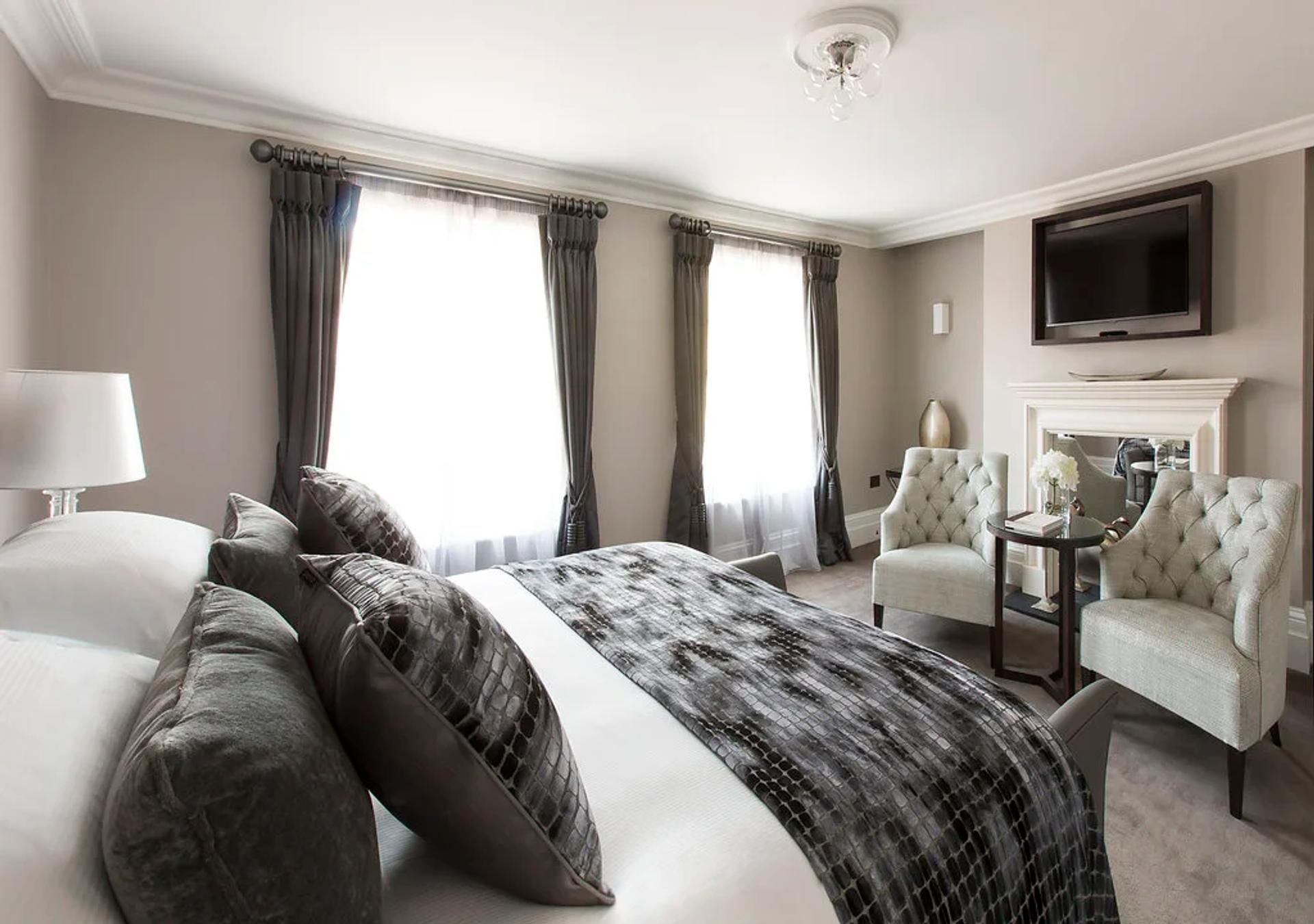 Elegant bathroom in the Junior Suite with premium fixtures