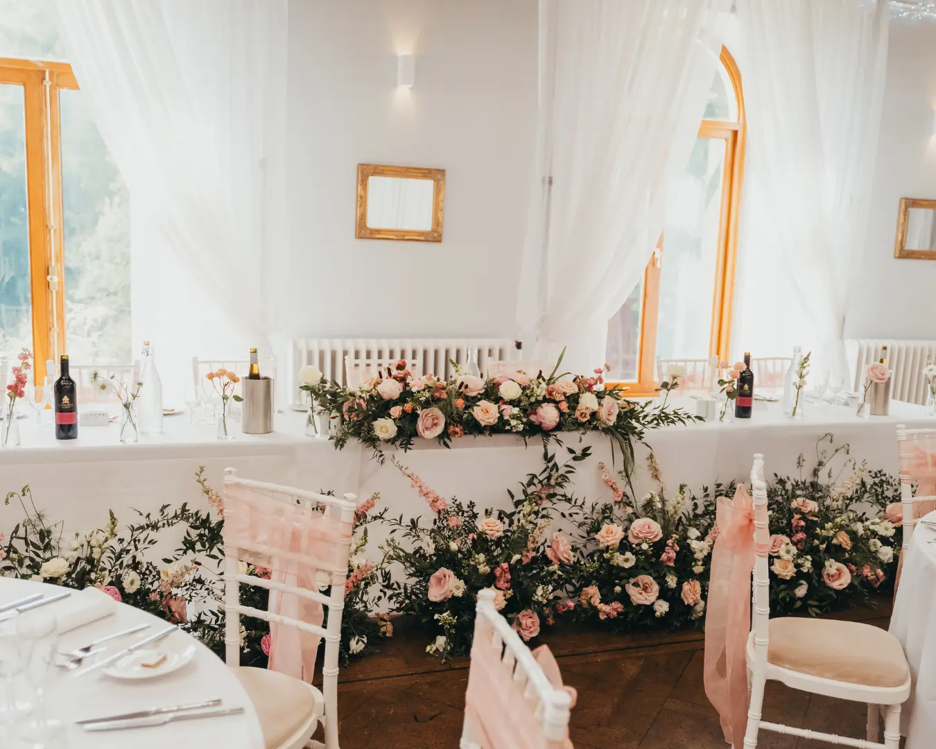 Floral styling at a wedding top table in Salomons Estate