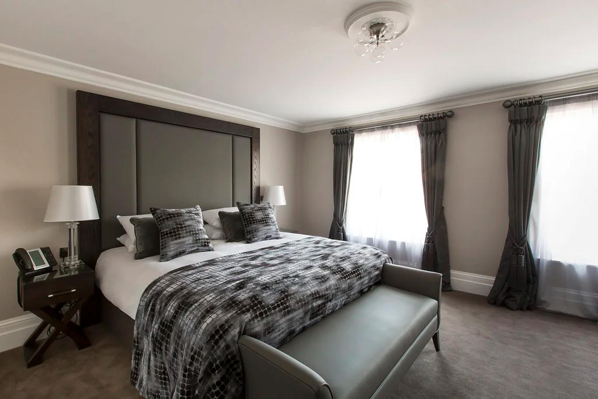 Junior Suite seating area with comfortable armchairs