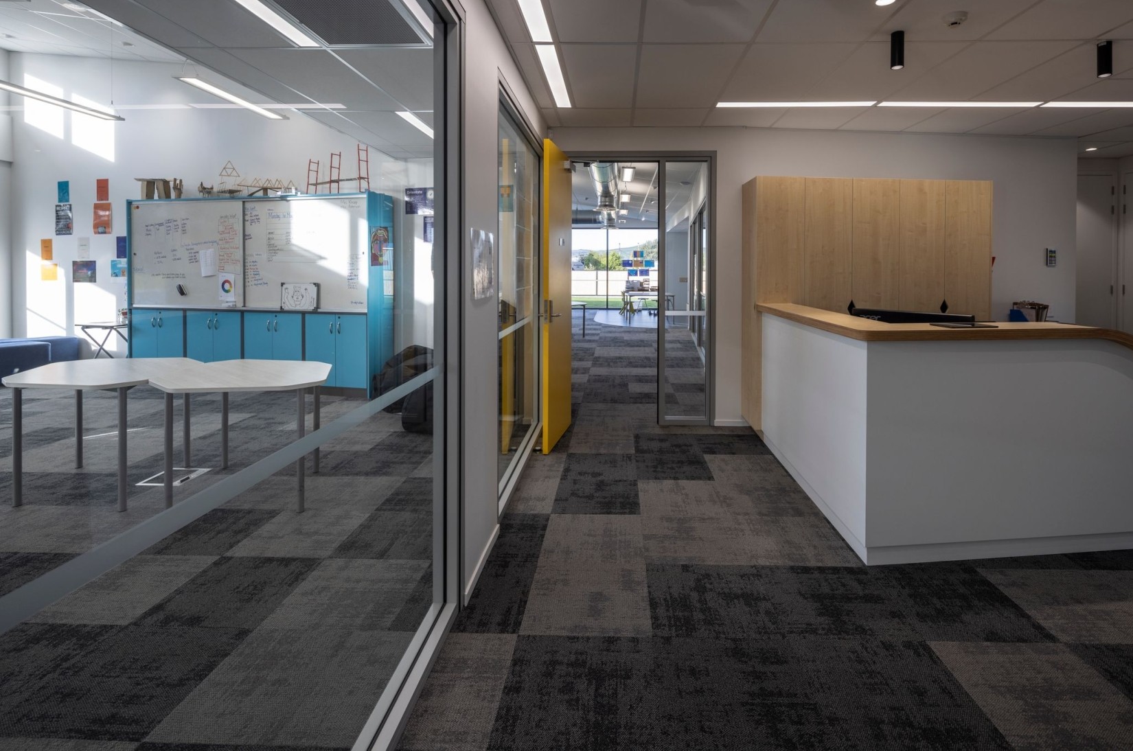 article-features-different-carpet-tile-backings-7wjr3jza.jpeg