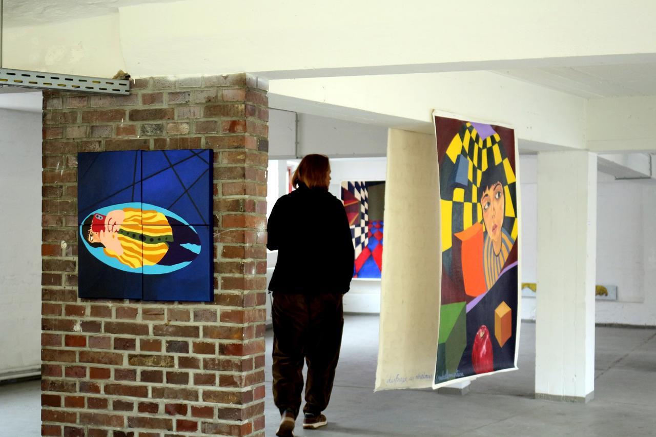 Isabel Murteira, Ausstellungsansicht, A Glimpse into parallel worlds, Fabrikstraße 10, Kiel Isabel Murteira, Ausstellungsansicht, A Glimpse into parallel worlds, Fabrikstraße 10, Kiel