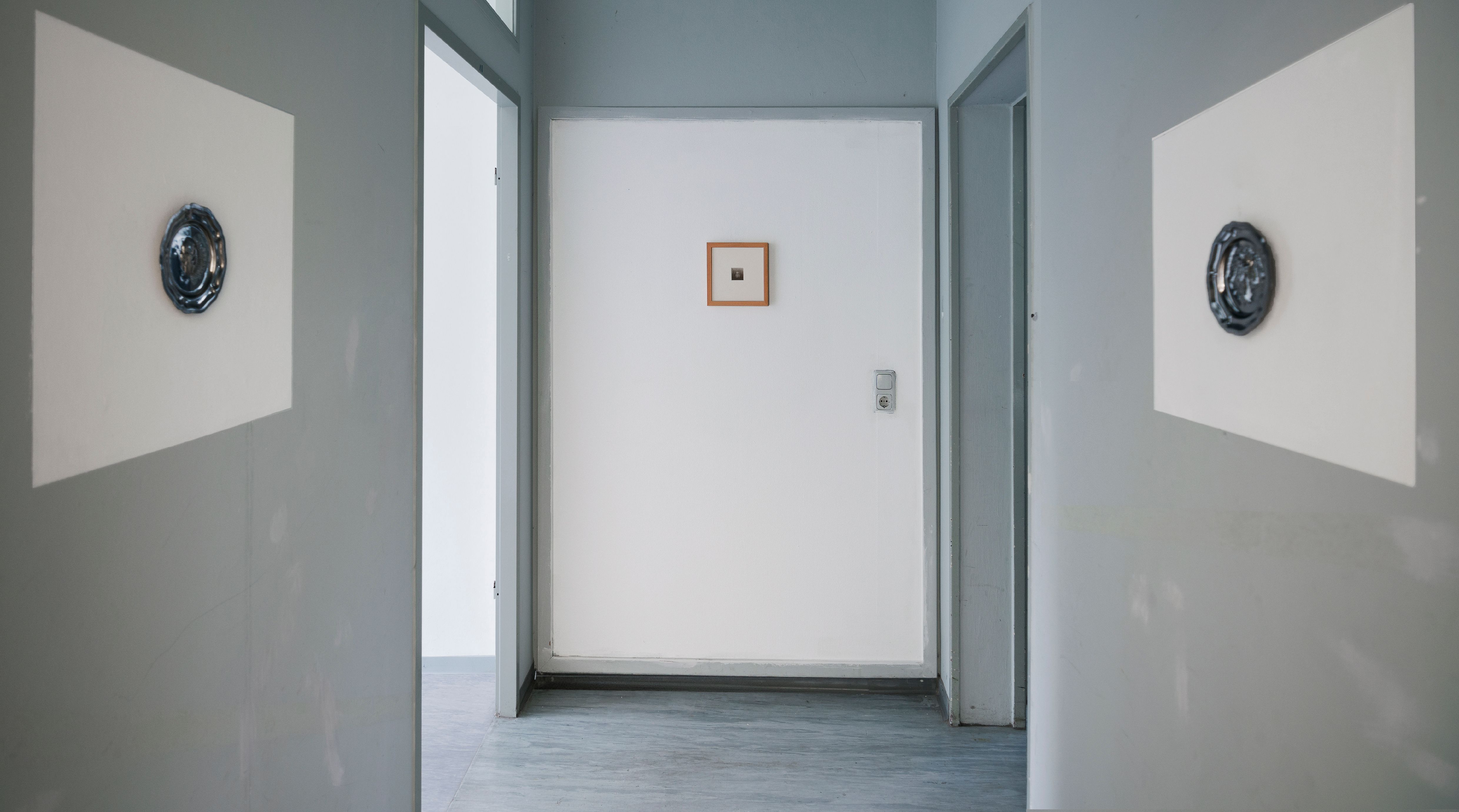 Elkin Salamanca, Selfportrait II, IV, 2023, Hammered metall tray, 14,5 × 14,5 cm each