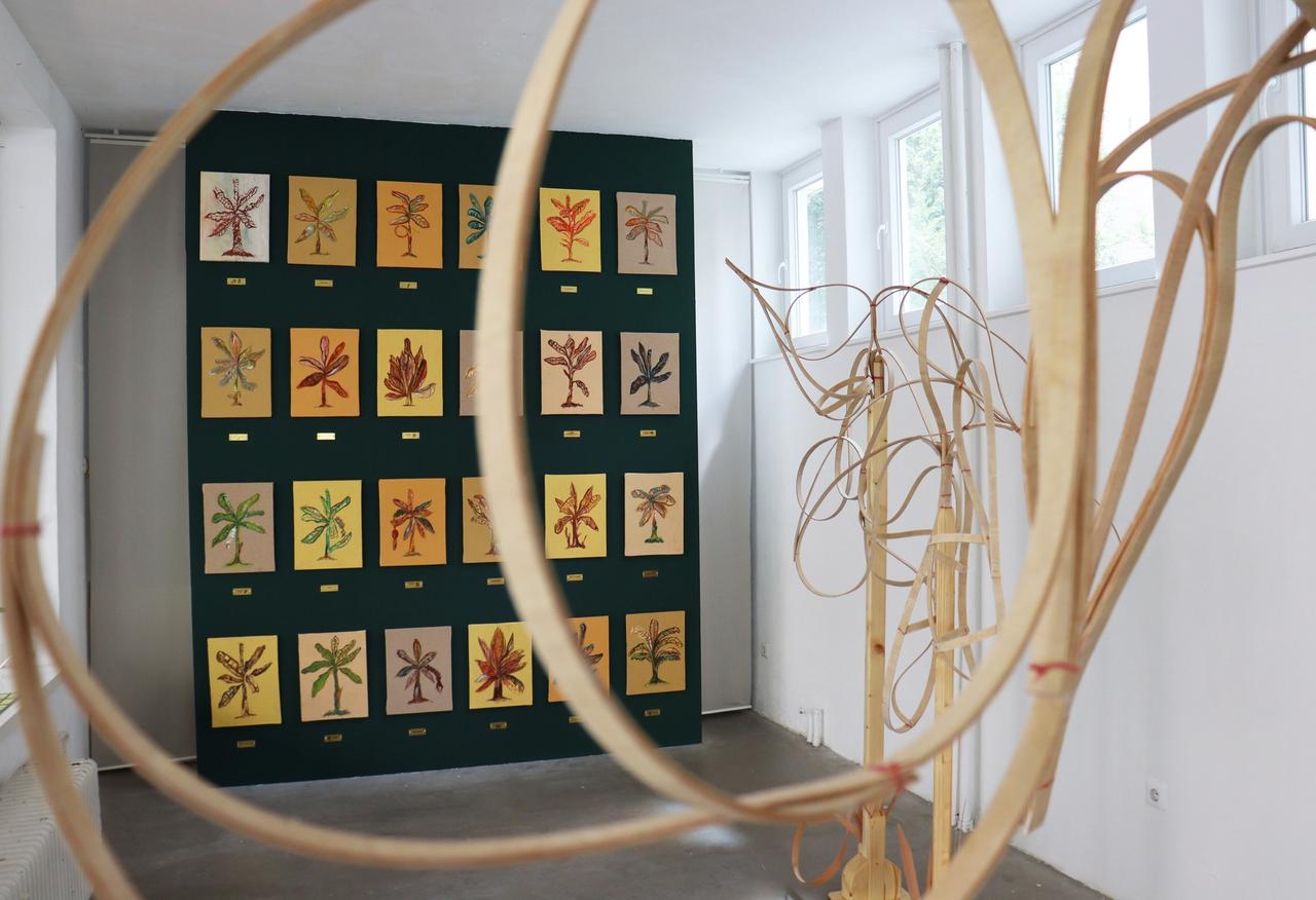 Paola Donato Castillo, Regresar al Platanal (Rückkehr in die Kochbananenplantage), 2023, Oil paint on wood, 40 × 30 cm(24-each one) Paola Donato Castillo, Regresar al Platanal (Rückkehr in die Kochbananenplantage), 2023, Oil paint on wood, 40 × 30 cm(24-each one)