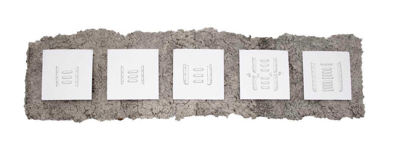 Dorothee Brübach, Grauarbeiten: Aufbauzeichnungen, 2022, Fineliner auf Papier, Pappmaché-Platten, Stecknadeln, je 135 x 35 cm Dorothee Brübach, Grauarbeiten: Aufbauzeichnungen, 2022, Fineliner auf Papier, Pappmaché-Platten, Stecknadeln, je 135 x 35 cm