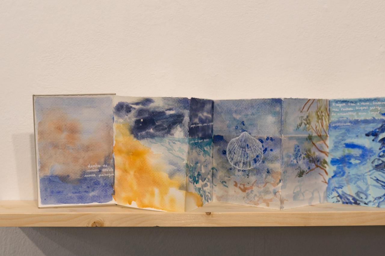 Gabriela Lima da Cunha, In mir drin ist eine Landschaft, 2021, Künstlerbuch aus Aquarell und Gouache auf Papier, 15 × 140cm Gabriela Lima da Cunha, In mir drin ist eine Landschaft, 2021, Künstlerbuch aus Aquarell und Gouache auf Papier, 15 × 140cm