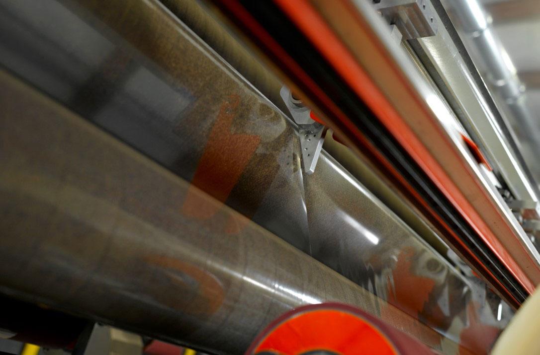 blade for flexible film toll slitting