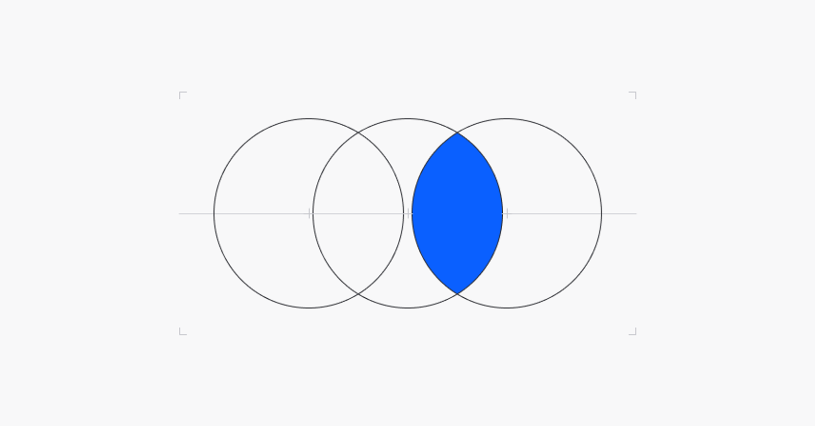Abstrakte helle Grafik mit drei sich überlappenden abgerundeten Formen, eine blau gefüllt, eine umrandet, eine grau