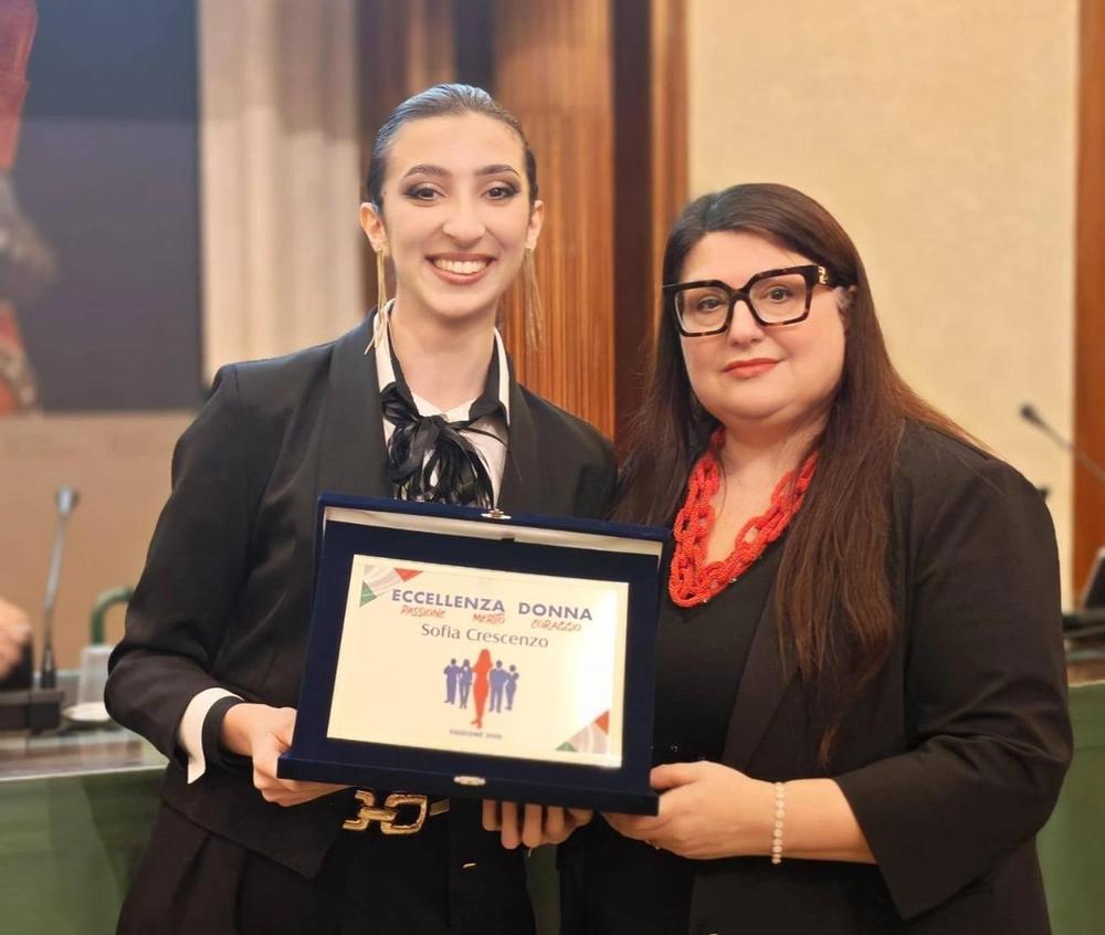 Sofia Crescenzo con la senatrice Cinzia Pellegrino