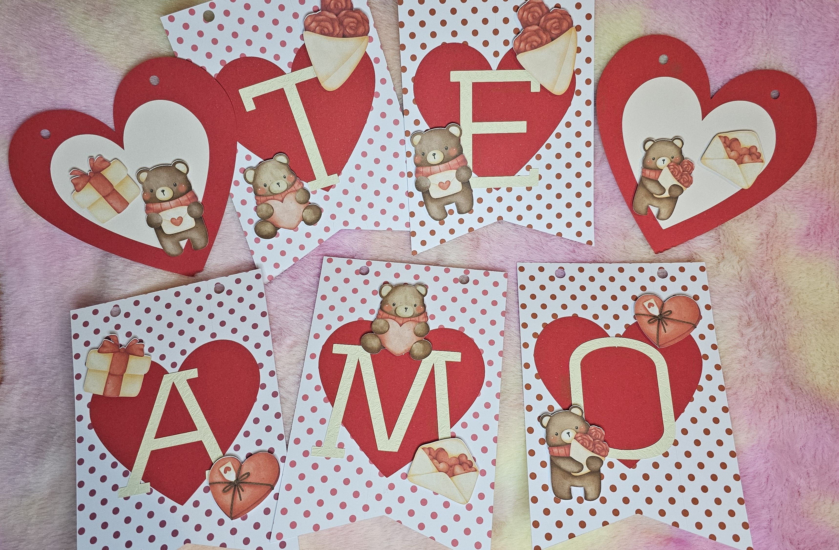 Banderines de TE AMO con dibujos de ositos y diferentes texturas, incluso con relieve