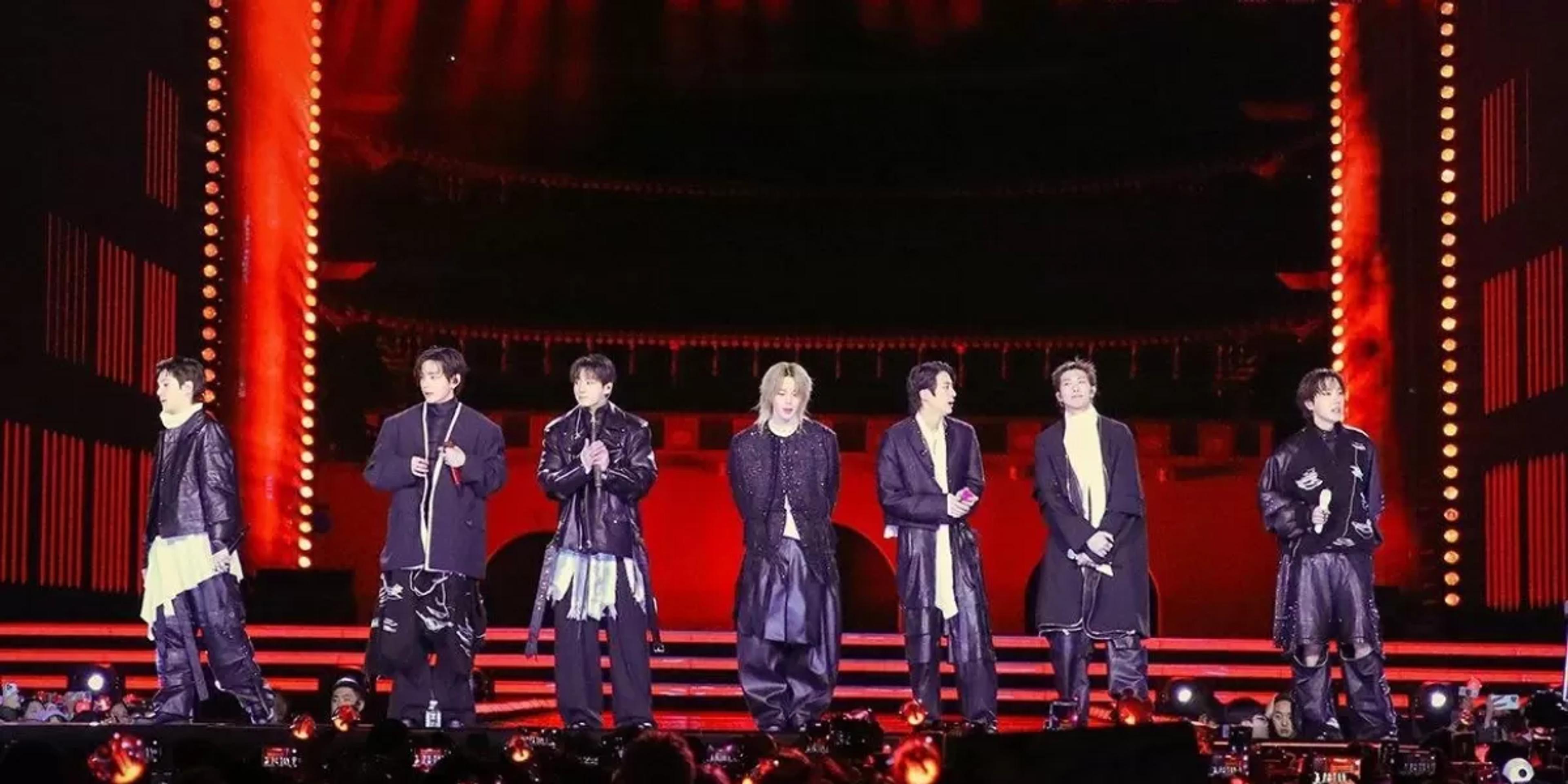 Momen Mengharukan di Konser BTS, RM Tampil Meski Kondisinya Cedera