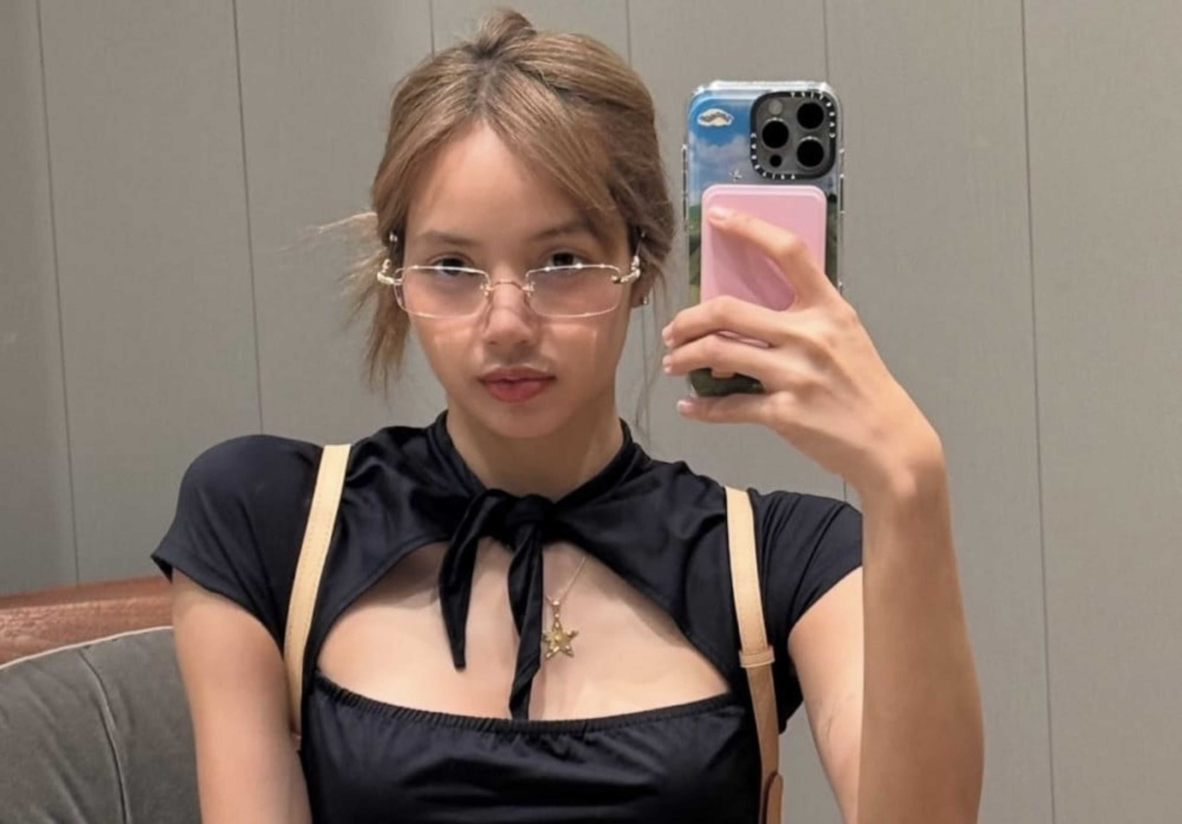 BLACKPINK’s Lisa sparks concern after posting video of bleeding ear