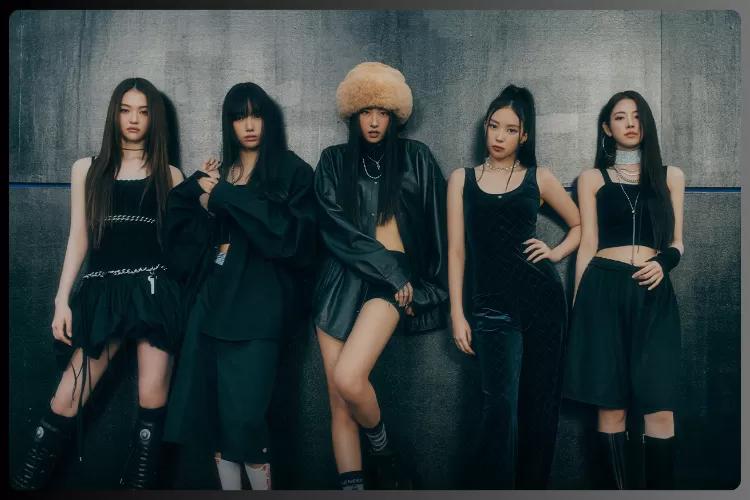  MEOVV memulai debutnya pada 6 September 2024 menjadi girl group pertama di bawah naungan THE BLACK LABEL