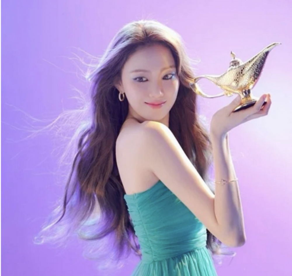 Lee Sung Kyung debut sebagai Jasmine di Aladdin: Apakah harga tiketnya sebanding dengan performa vokal dan aktingnya?