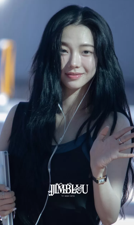 Viral Foto Wajah Polos Karina aespa, Netizen Terpecah