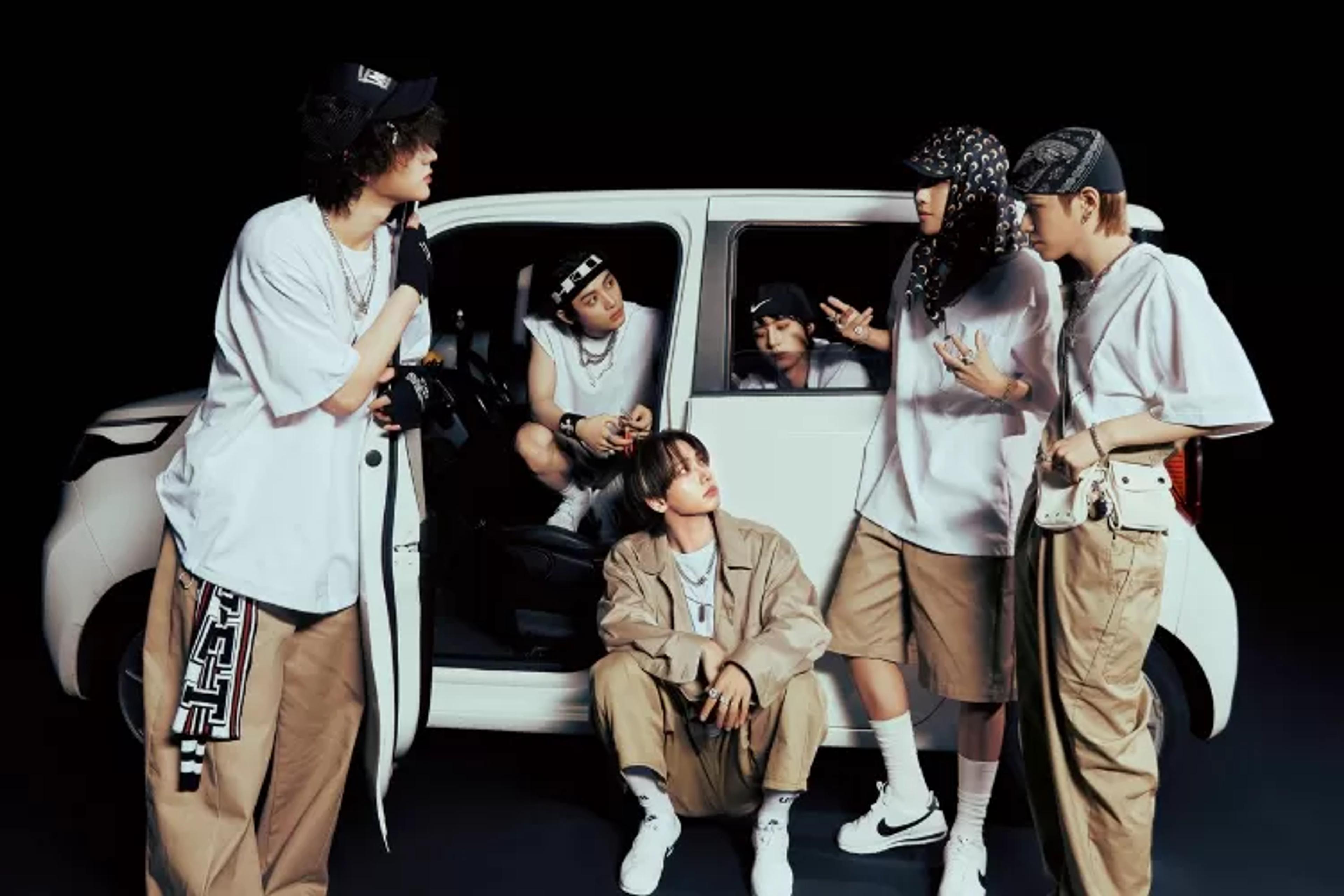 BOYNEXTDOOR yang merupakan boy group asuhan KOZ Entertainment milik Zico