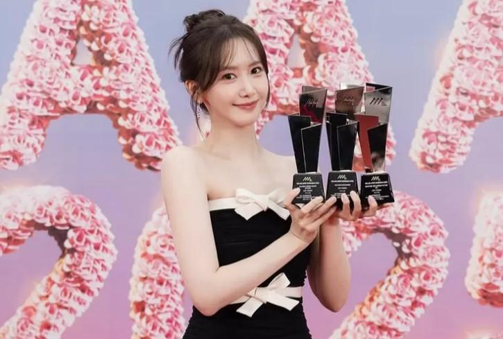 Global Hit Queen! Yoona SNSD Sukses Raih Daesang AAA 2025: Total Borong 3 Penghargaan Sekaligus!