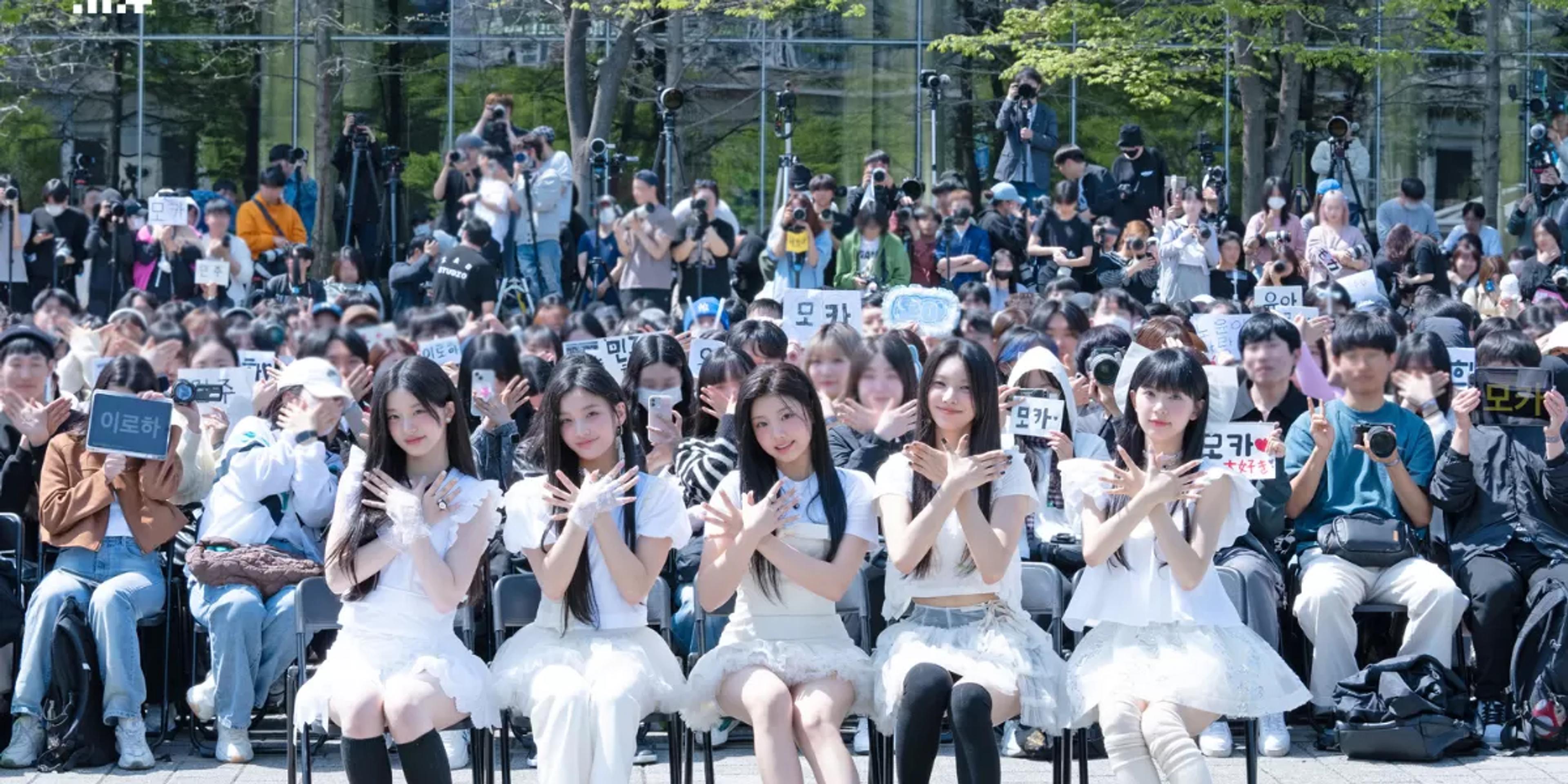 Fandom of the Week: Bukti Cinta GLLIT pada ILLIT, Bikin Rekor hingga Dominasi Skala Besar!